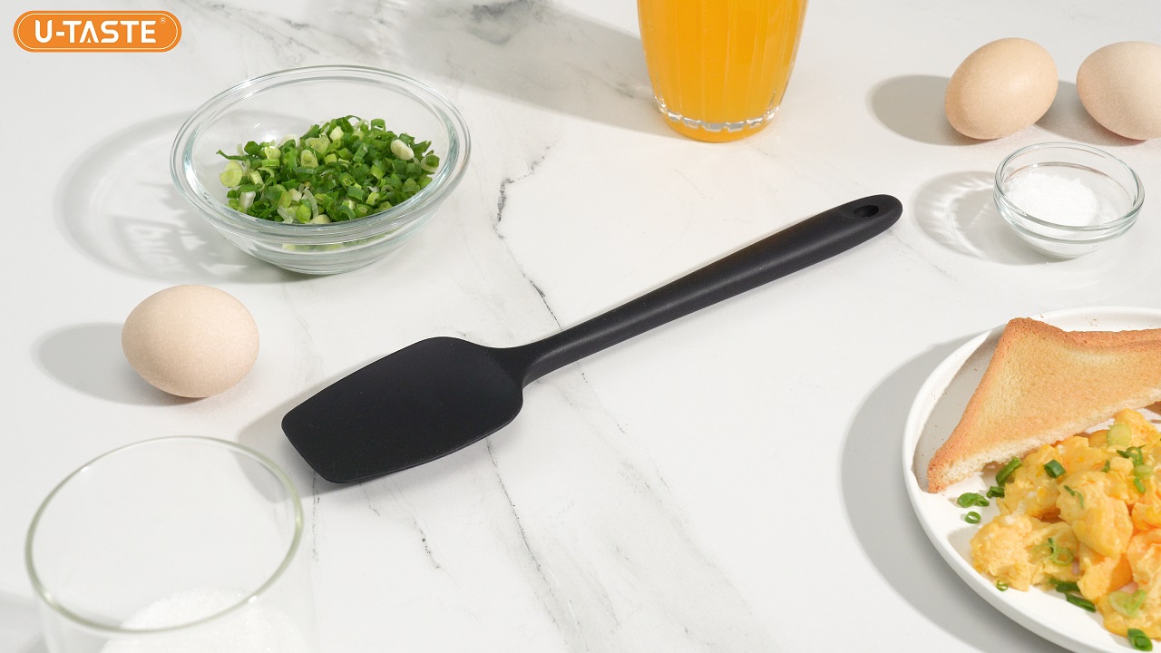 U-Taste Spatola In Silicone 29cm: Resistente Al Calore 315°C, Flessibile E Antiaderente, Lavabile In Lavastoviglie (Nera) - copertina