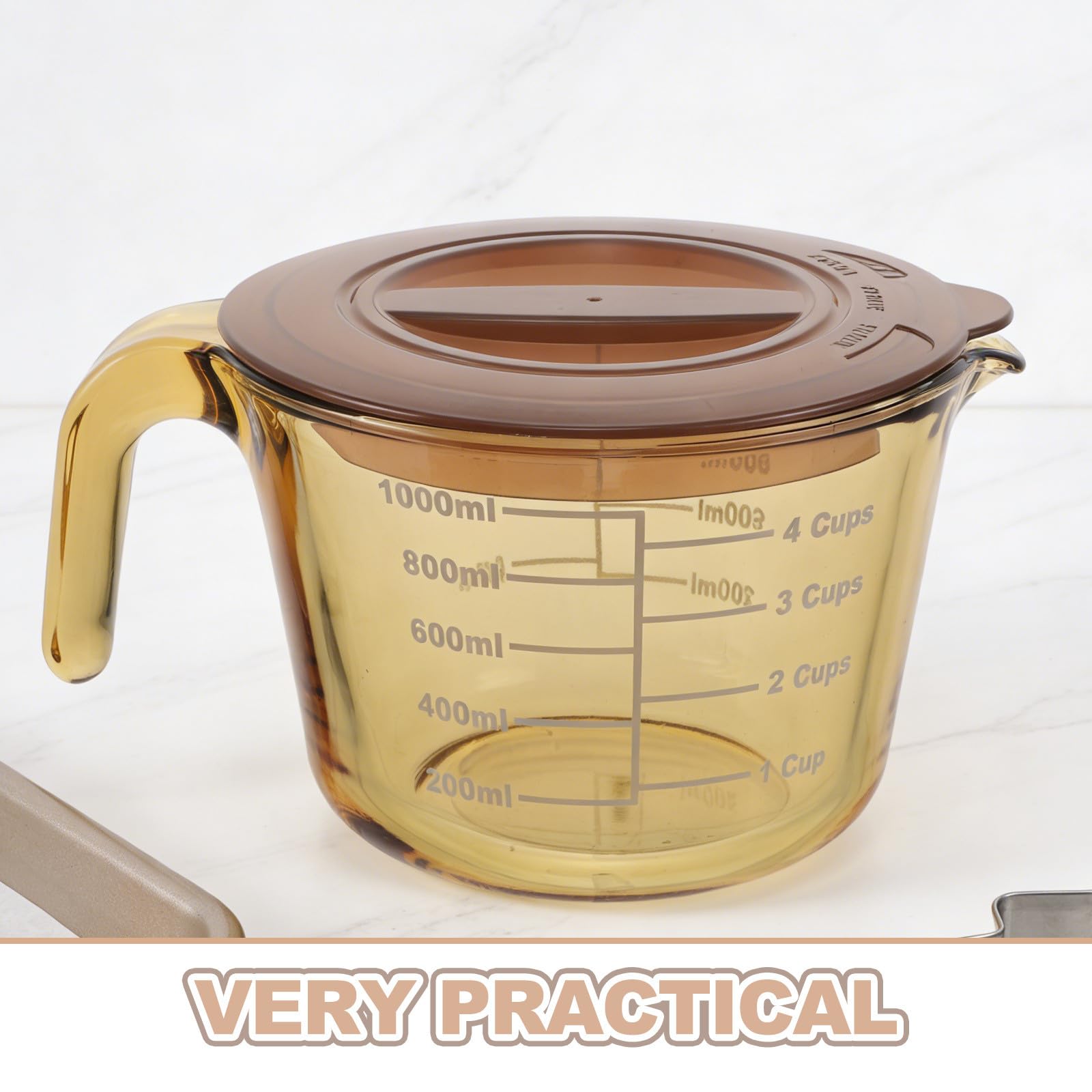 Vaso Medidor de Vidrio de 1000ml con Tapa y Vertedor para Repostería | Graduación Visible, Protección de Frescura, Fácil Limpieza, Color Amarillo, Uso en Cocina y Horneado