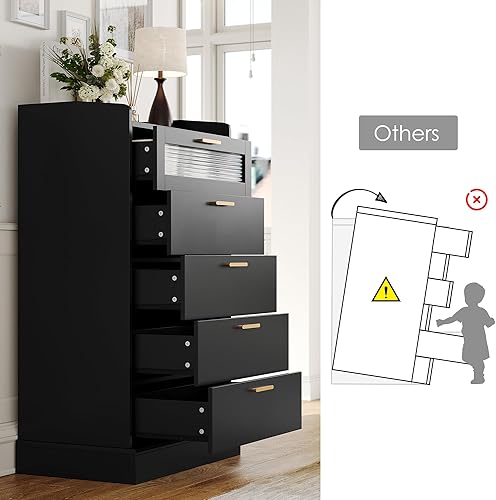 Miniatura 7 de HOSTACK Cómoda moderna de 5 cajones, cómoda alta blanca con asas doradas, armario de almacenamiento de madera con valla anticaída y vidrio acanalado