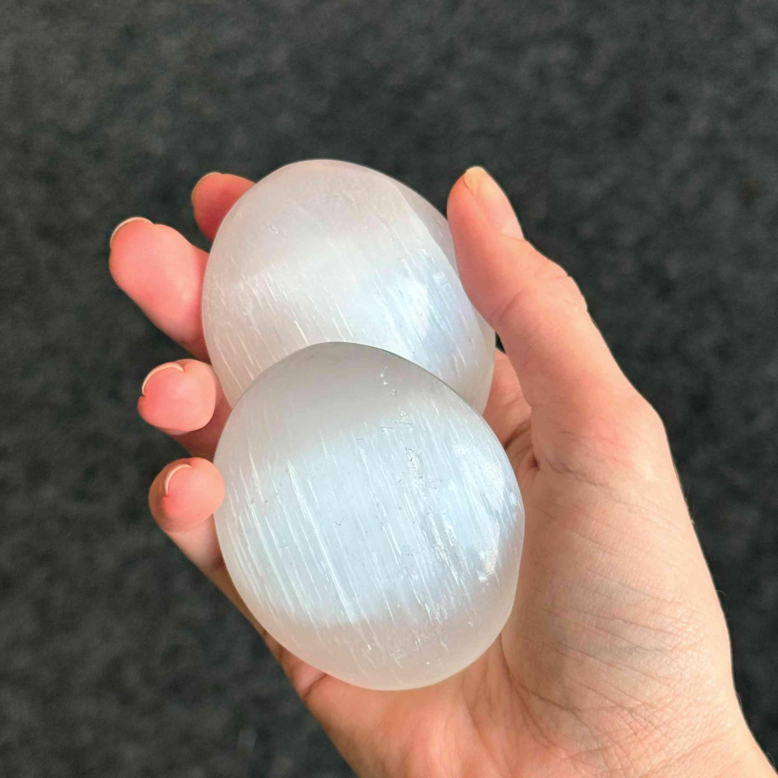 NKlaus 2 x Natural Selenite Worry Stone 6.5 x 5 cm Palm Energy Stone Meditation Decoration 15594, Pack of 2, 6,5x5cm - Image 2