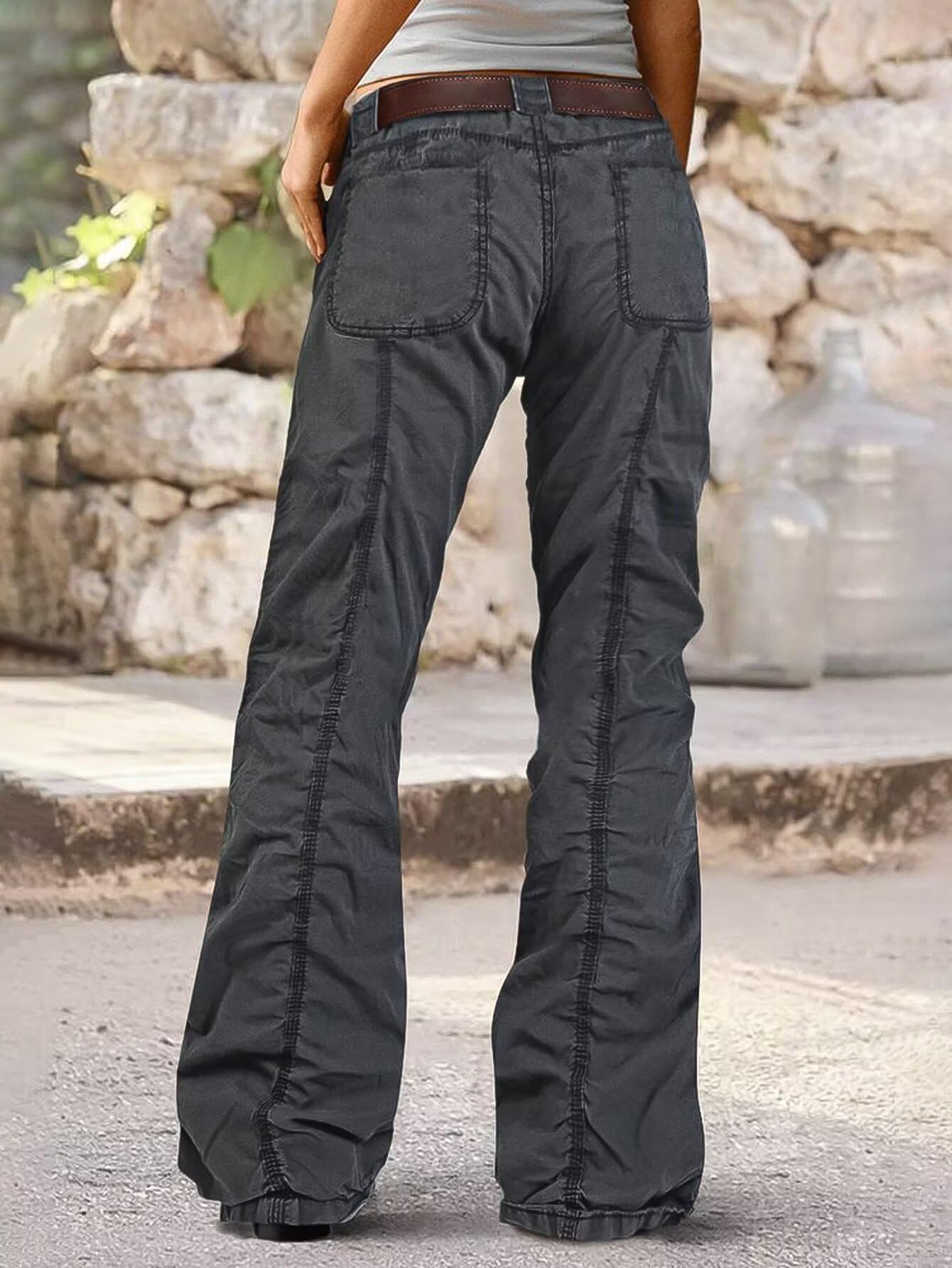 Flamingals Damenhose mit geradem Bein, mittlerer Leibhöhe, lässigem Cargo-Stil, einfarbig, aufgesetzten Taschen und Ziernähten