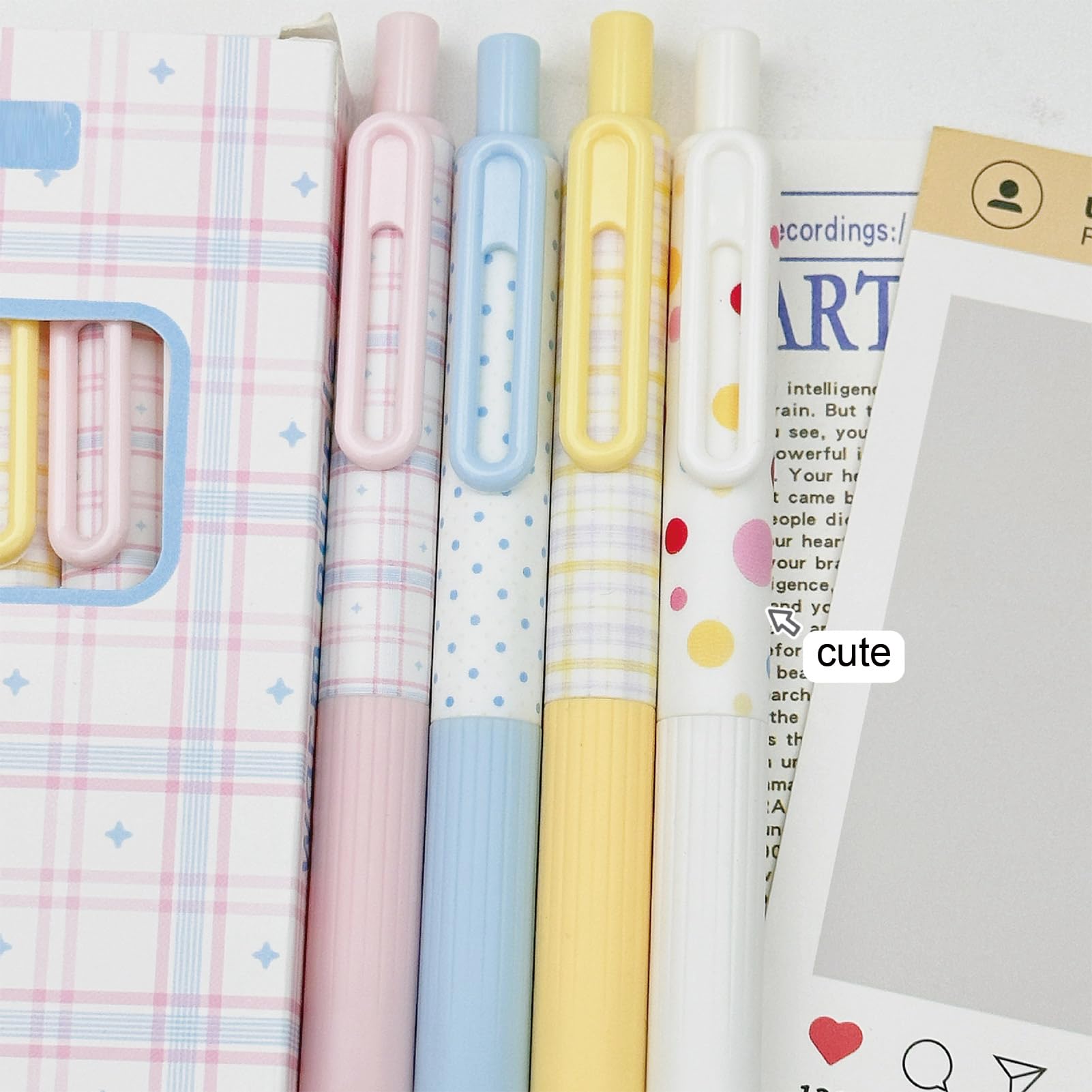 MOZXIRZ 4 penne retrattili a forma di cartone animato, piccole penne gel a pois da 0,5 mm, inchiostro nero, scrittura liscia, per donne, ragazze, ragazzi, ufficio e scuola (puntini)