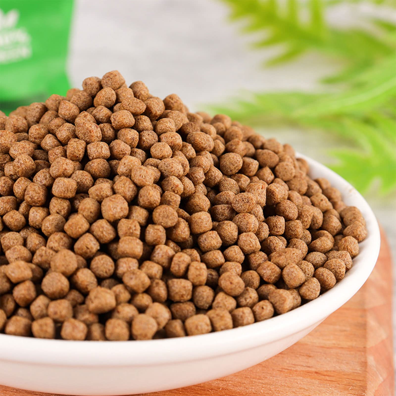 Granulés Alimentaires pour carpes koï et Poissons Rouges granulés régime équilibré Haute teneur en protéines améliorant la Croissance 35/105 oz granulés Alimentaires pour Poissons tropicaux Rouge