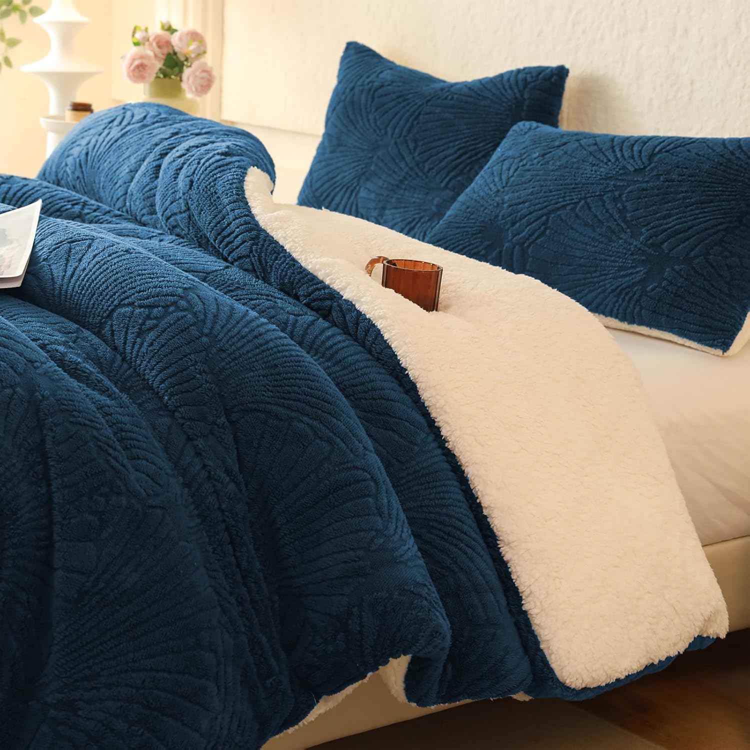 Seashell Jacquard Sherpa Comforter Set Warm Cozy Premium Bedding 3 Pieces, Full/Queen Size Geometric Pattern Quilt Comforter with 2 Pillowcases(90"X90" Dark Blue) Dark Blue Queen(90"x90")