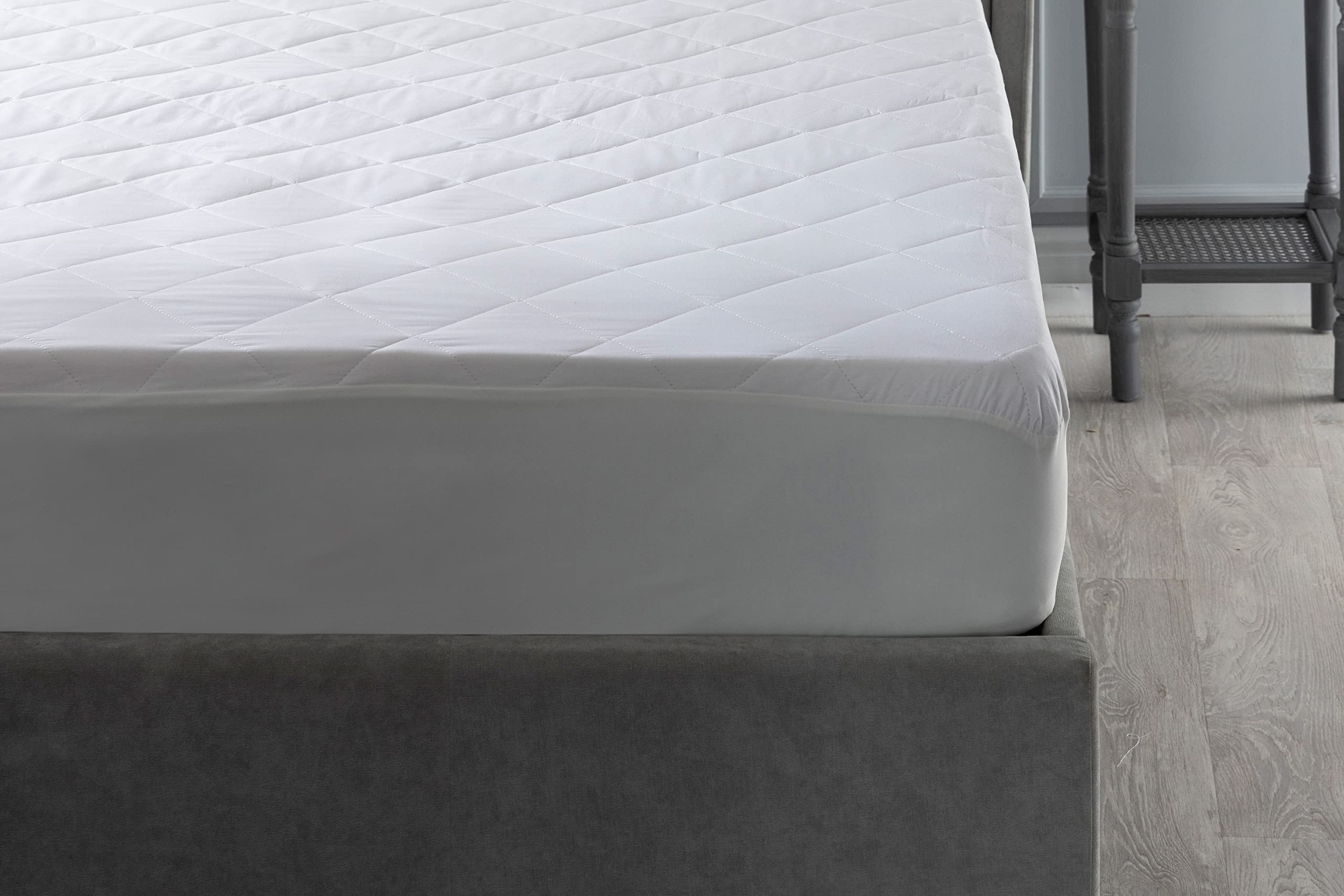 Belledorm White Cotton Filled Mattress Protector - Hotel Suite (Double)