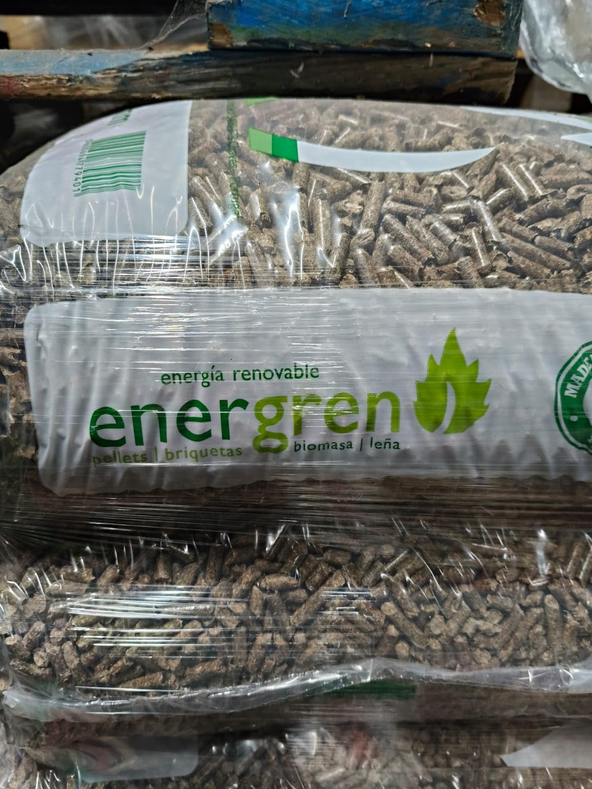 Saco de pellets de Madera 15kg. Certificado ENplus y Calidad A1. Ideal para chimeneas, Estufas o barbacoas. Diametro 6 mm. 100% Madera de Pino.