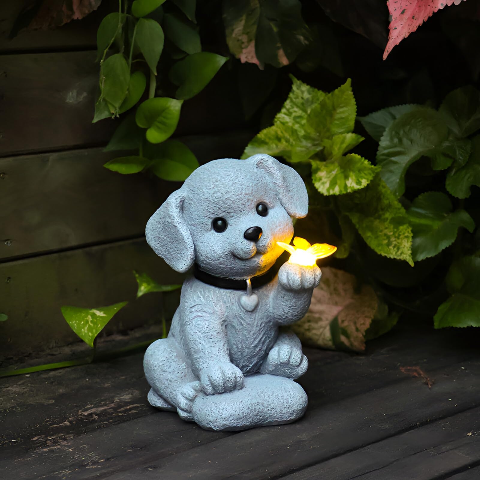 Statue da giardino solare, cane con farfalla, decorazione esterna resistente alle intemperie, regalo per compleanno