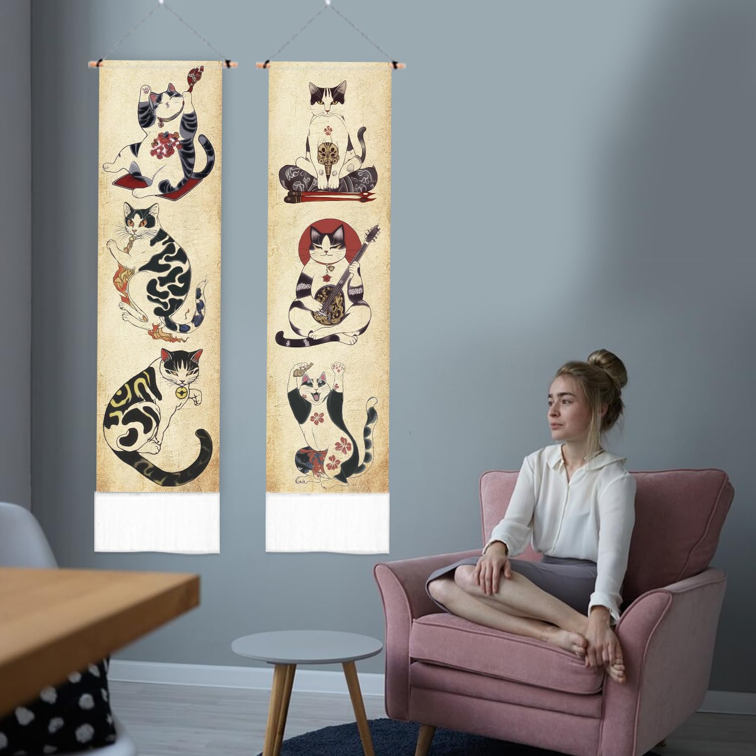 PLIGREAT Confezione da 2 Arazzo Verticale Stile Giapponese Retro Gatti Estetica Arazzo Da Parete Per Camera Da Letto Soggiorno Decorazione Della Casa Lungo Arte Sottile Arazzo Con Nappe