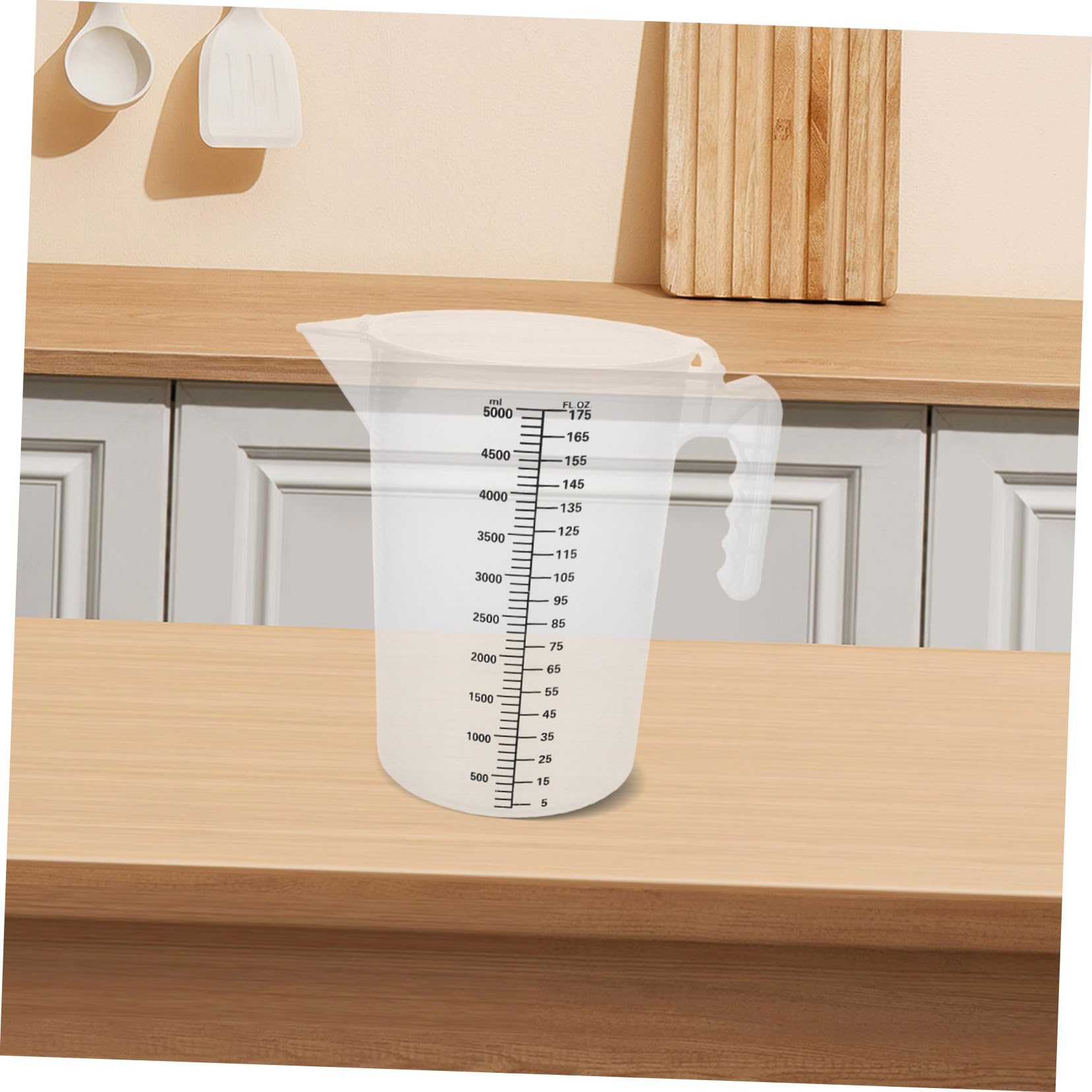MAGICLULU Caraffa Graduata in Pp da 5l con Coperchio, Misurino Cucina Trasparente per Ricette di Bevande, Design Grande Capacità per Cucine Professionali