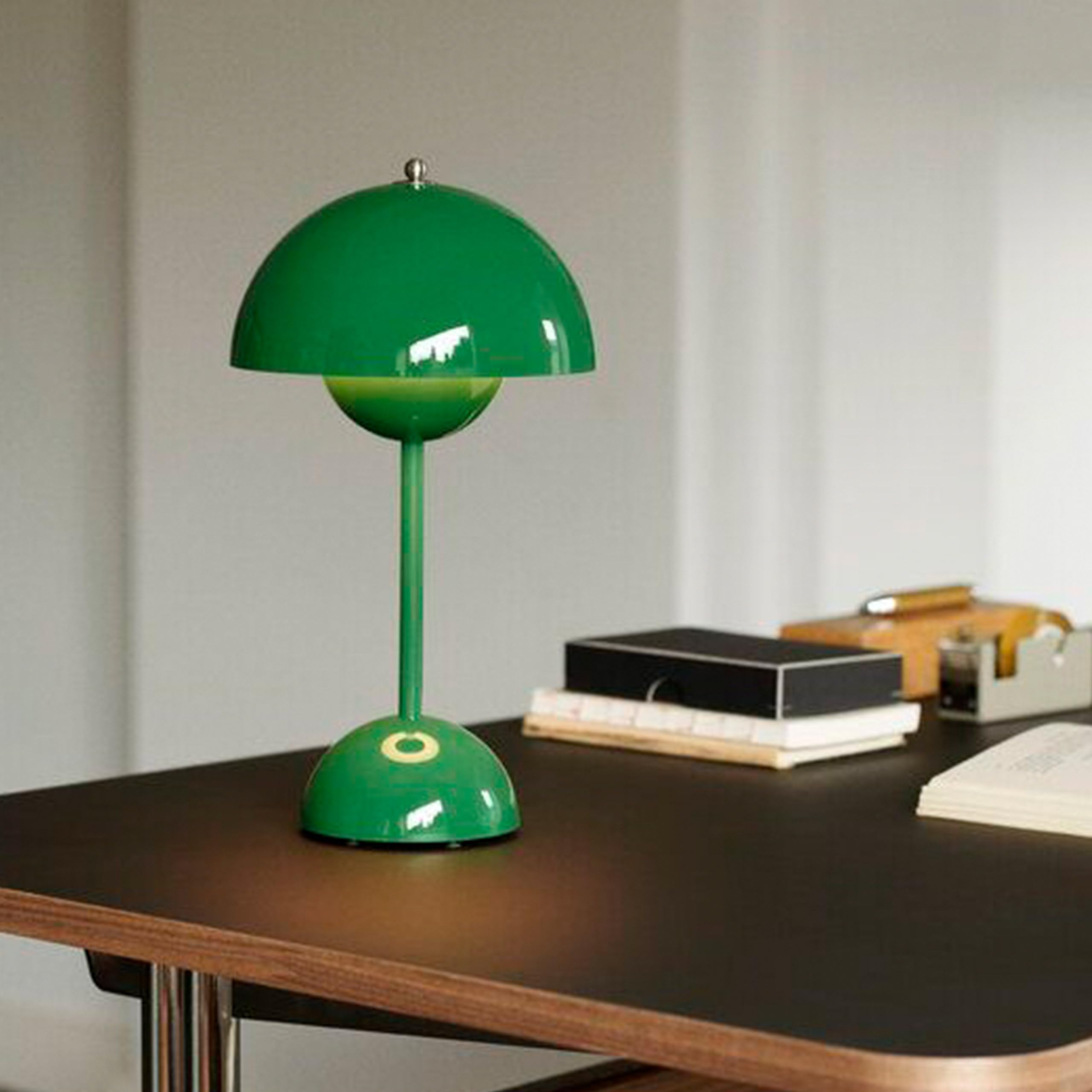 Luxio Lámpara de mesa LED Milan con forma de seta, inalámbrica, recargable de 5000 mAh, color verde, intensidad regulable y 3 temperaturas de color. IP44. Cable USB y enchufe UE incluidos.