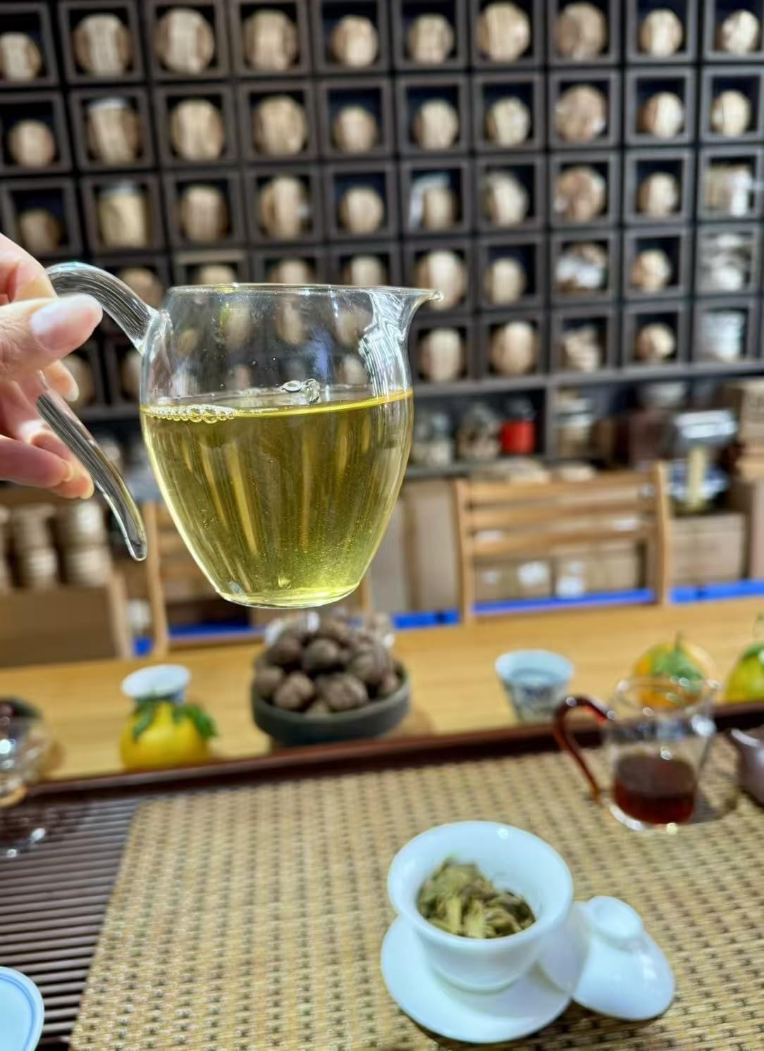 Pu-Erh Tea Pu'er Raw, 357g/Cake,Raw Pu Eth Tea Cake .Yunnan Pu'er (易武)