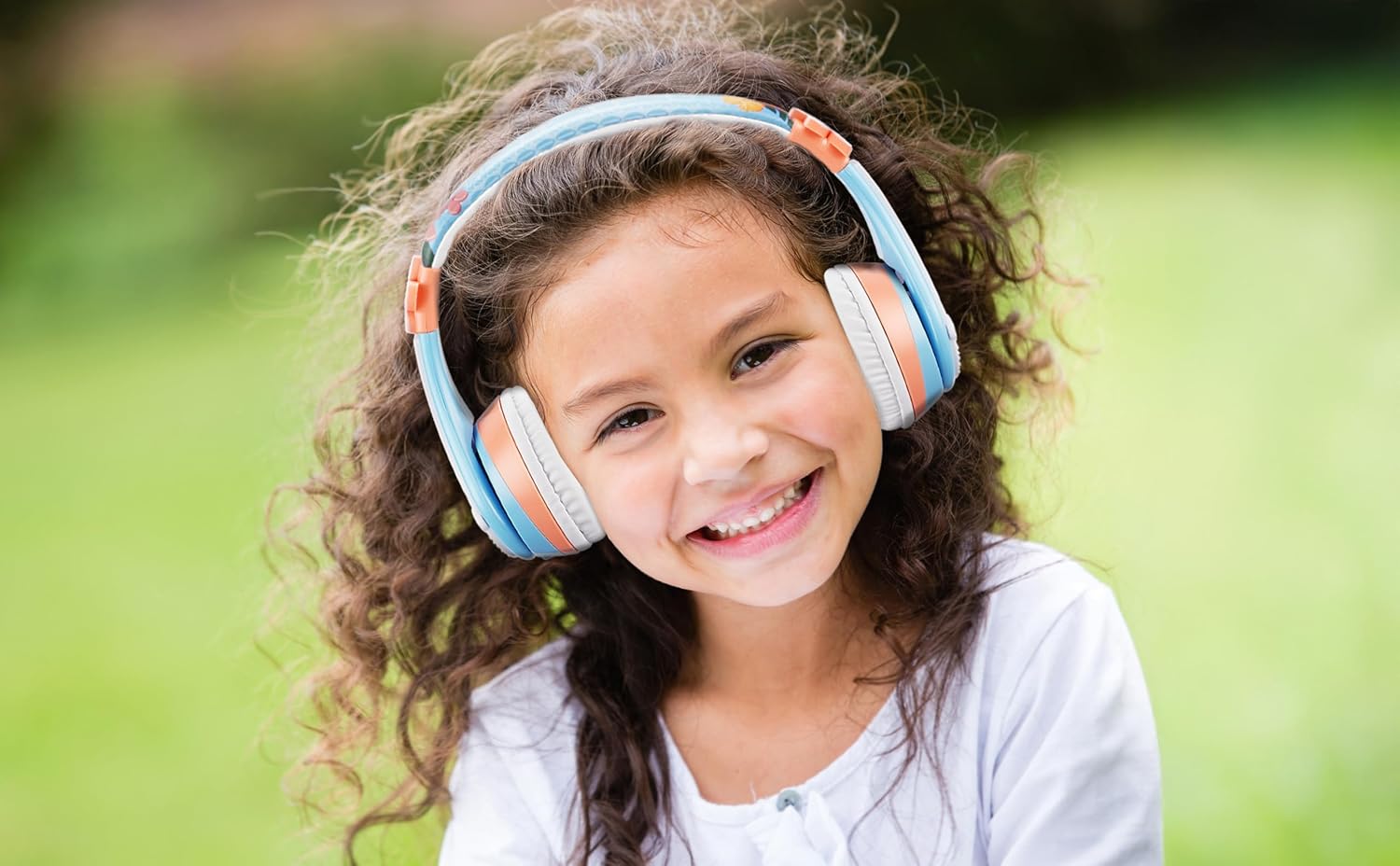 eKids Moana Bluetooth Headphones for Kids, Wireless Headphones with Microphone Includes Aux Cord (Moana) - Image 4