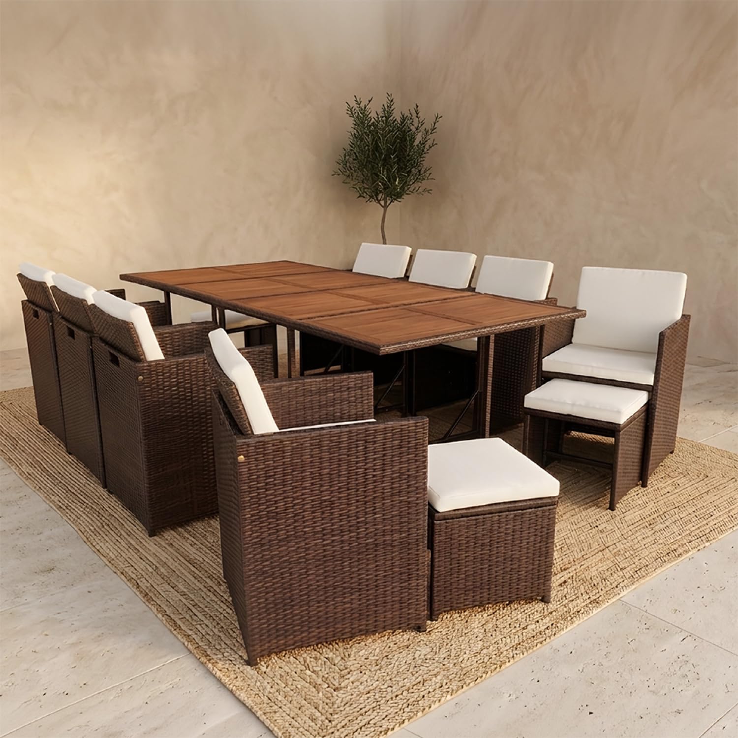 CONCEPTO FÁBRICA | Salón de jardín Empotrable Toledo 12 plazas Resina Trenzada Marrón | Mesa de comedor exterior con 8 Sillones y 4 Pufs | Bandeja Acacia | Cojines Beige Desenfundables | Funda
