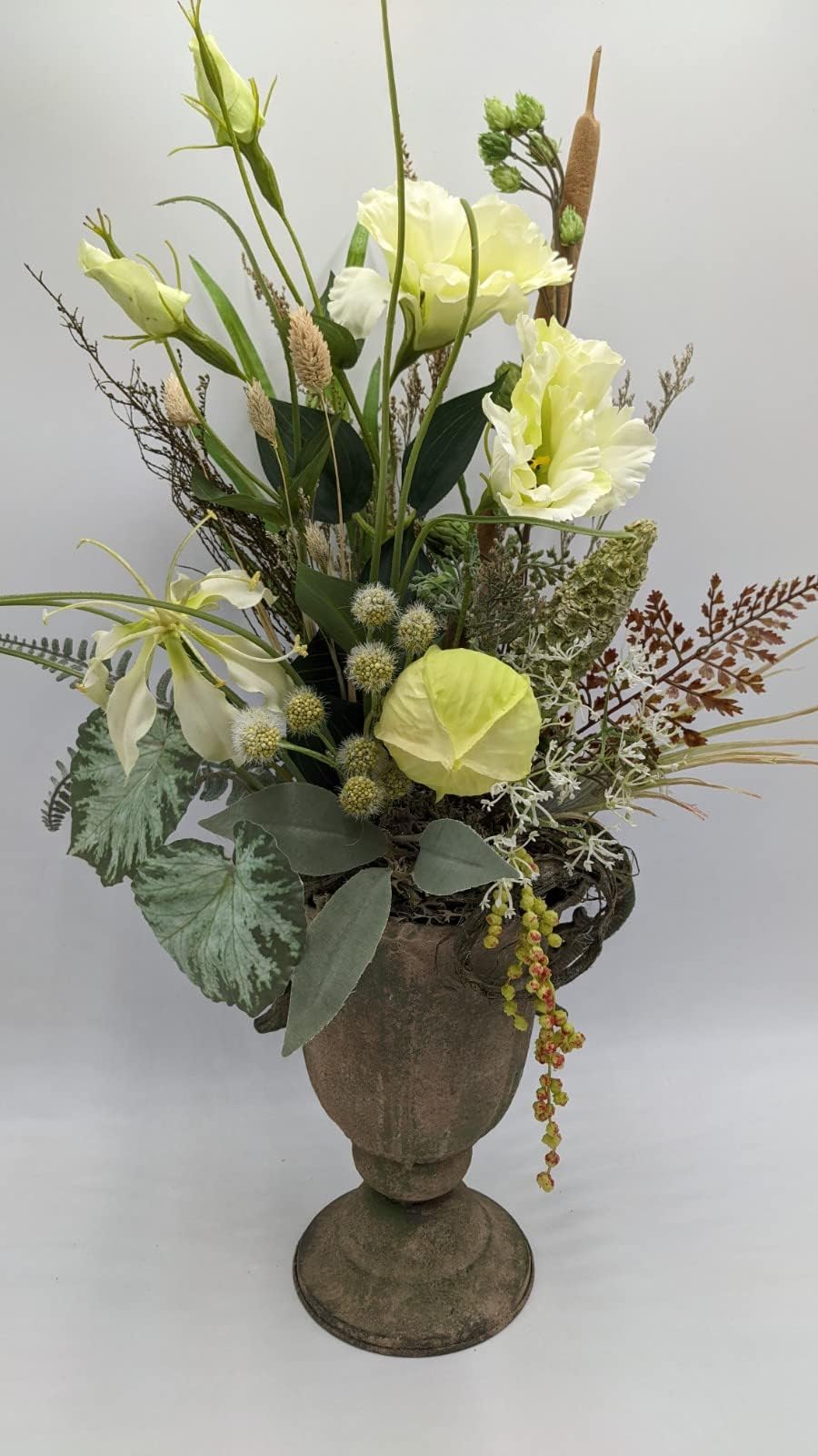 Herbstgesteck Herbstdeko Blüten Hopfen Farn Gräser gelb grün im Pokal