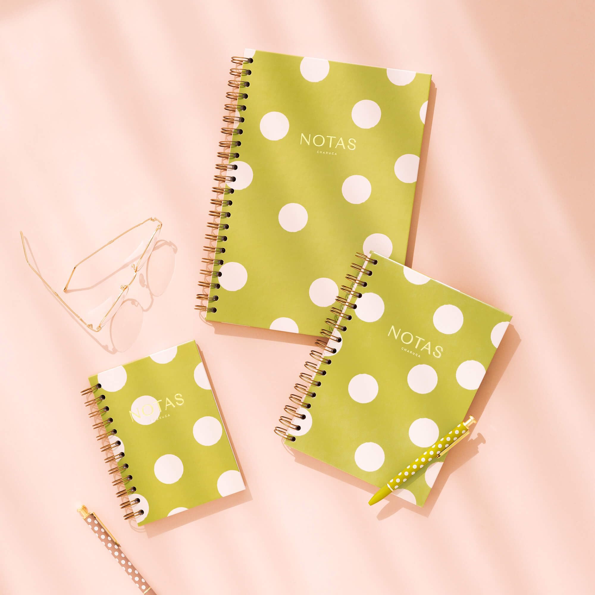 CHARUCA - Pack de 3 Cuadernos A4 con Portadas a Elegir - Interior de puntos • detalles en dorado • Incluye REGALO Bolígrafo de Diseño • Ideal para Proyectos y Organización Personal - Certificado FSC