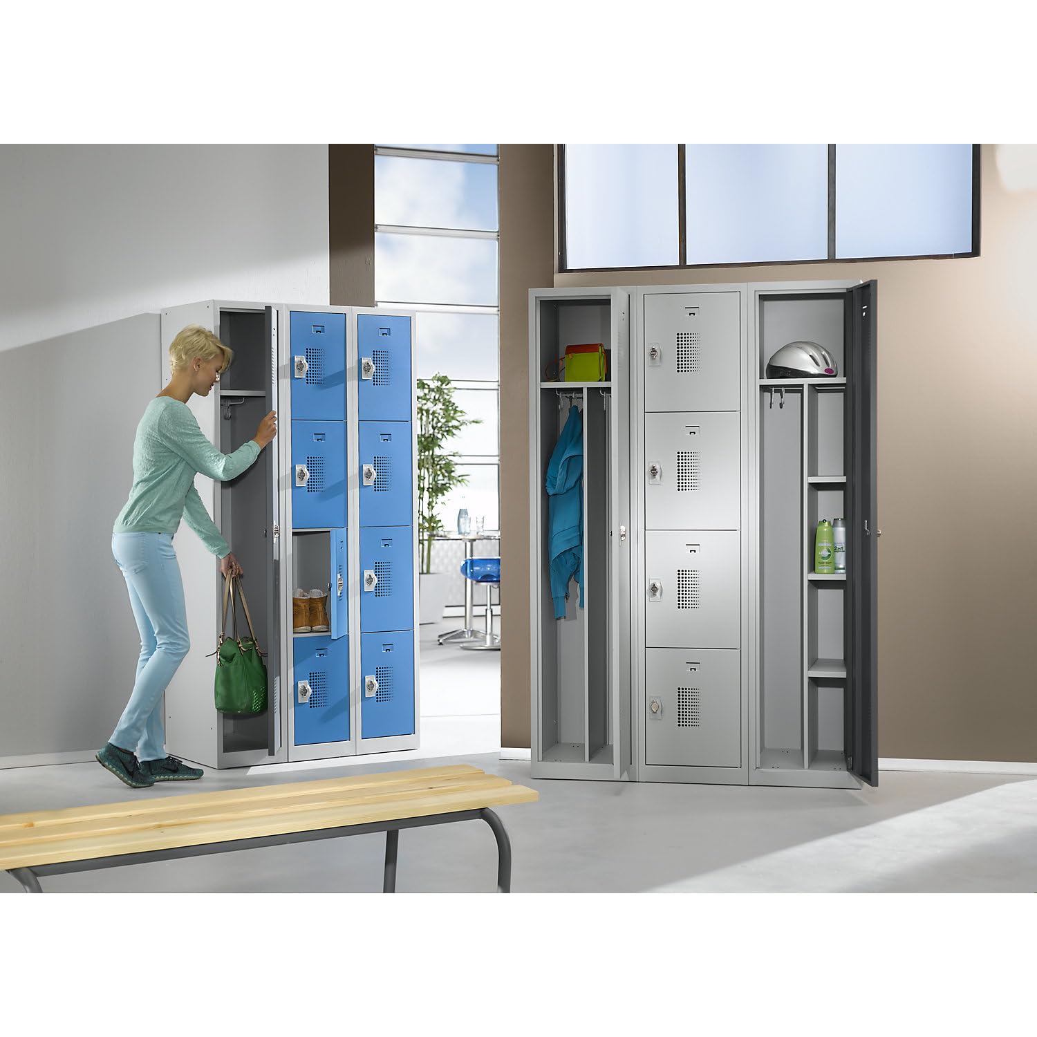 eurokraft | 4er-Schließfachschrank | 2 Abteile | lichtGrau | B 600 mm | 8 Fächer | Drehriegel