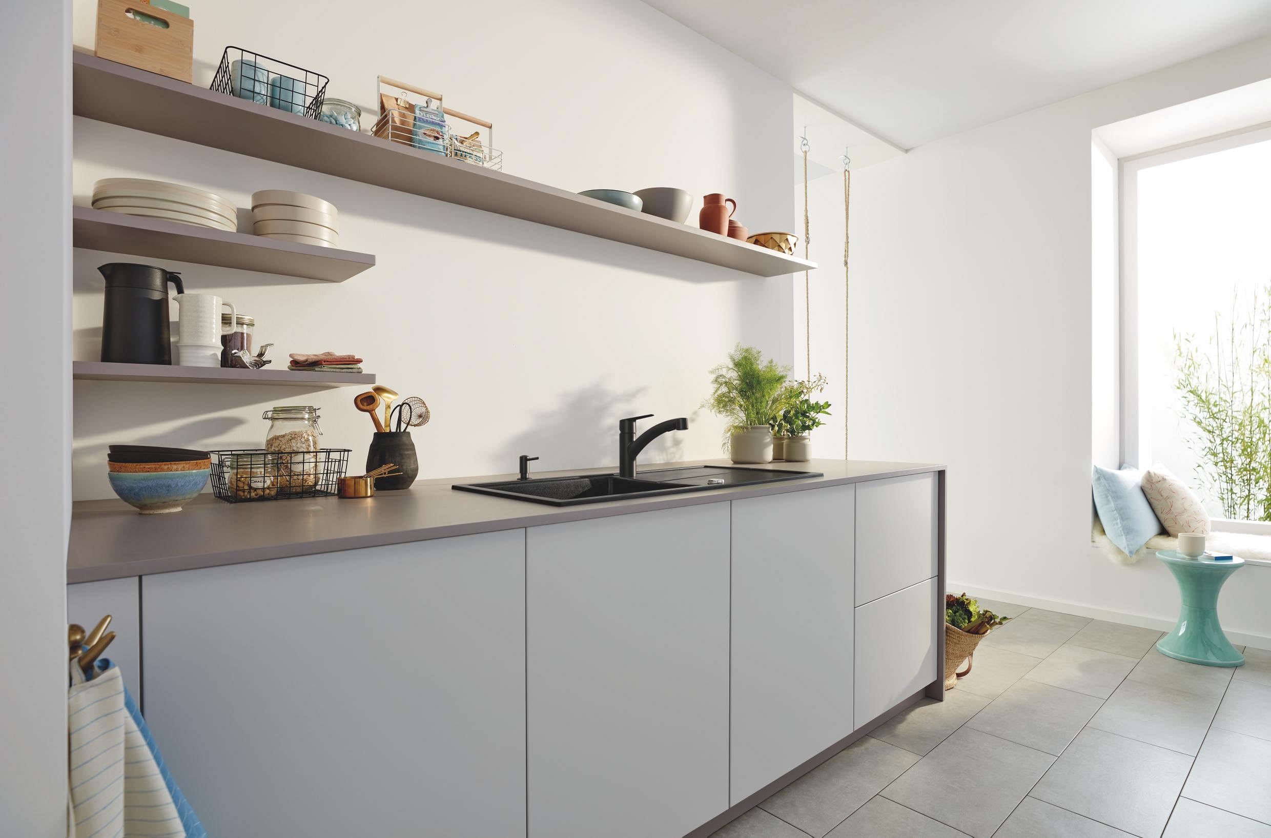 GROHE Start, Küchenarmatur 2 Strahlarten (Wasserhahn Küche mit ausziehbarer Brause, 90° schwenkbar, wassersparend dank variabler Mengenbegrenzung, werkzeugfreie Spülbecken-Montage), schwarz, 305312431