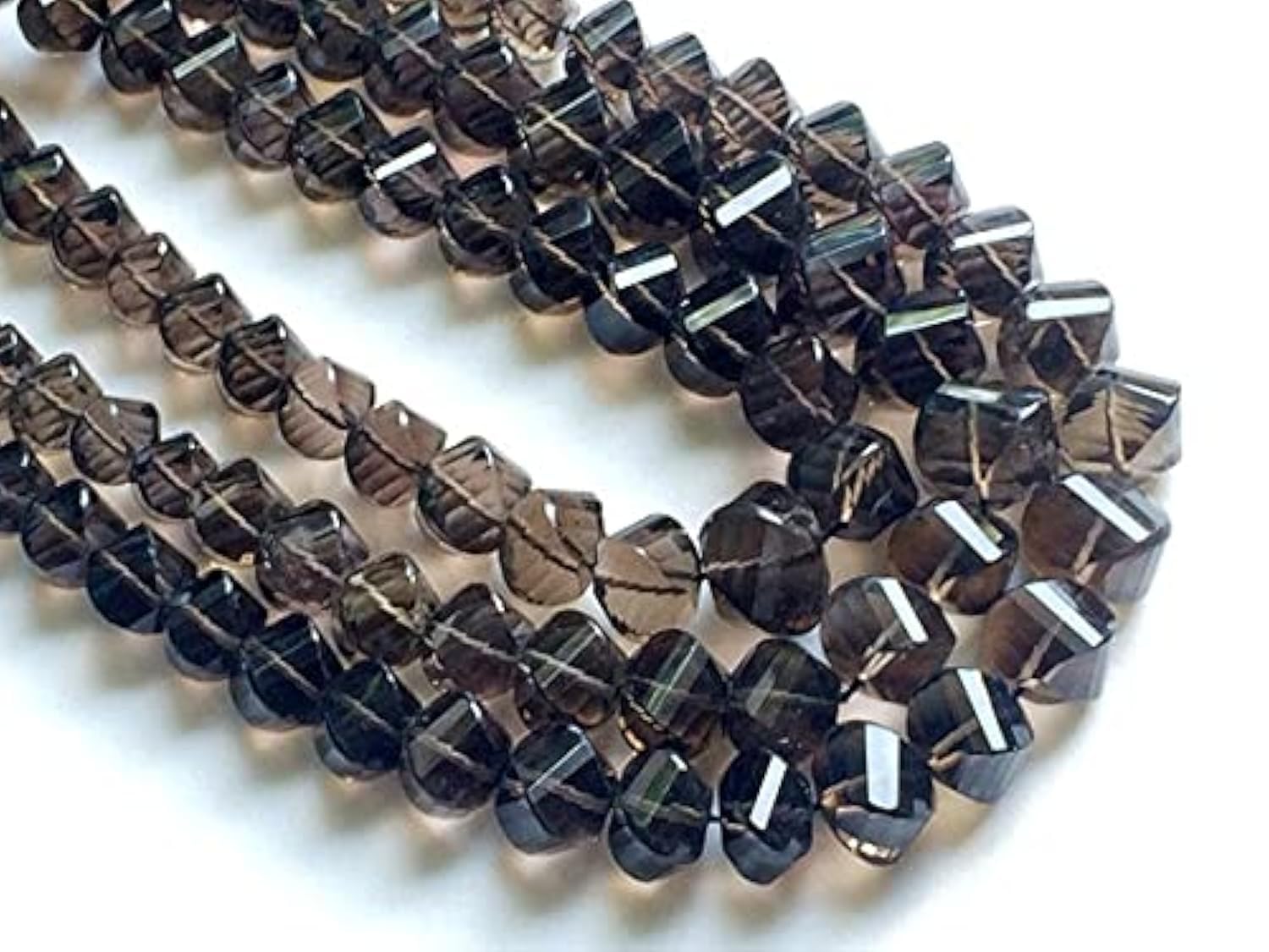 Quartz fumé naturel en pépites torsadées pour création de collier artisanal haut de gamme