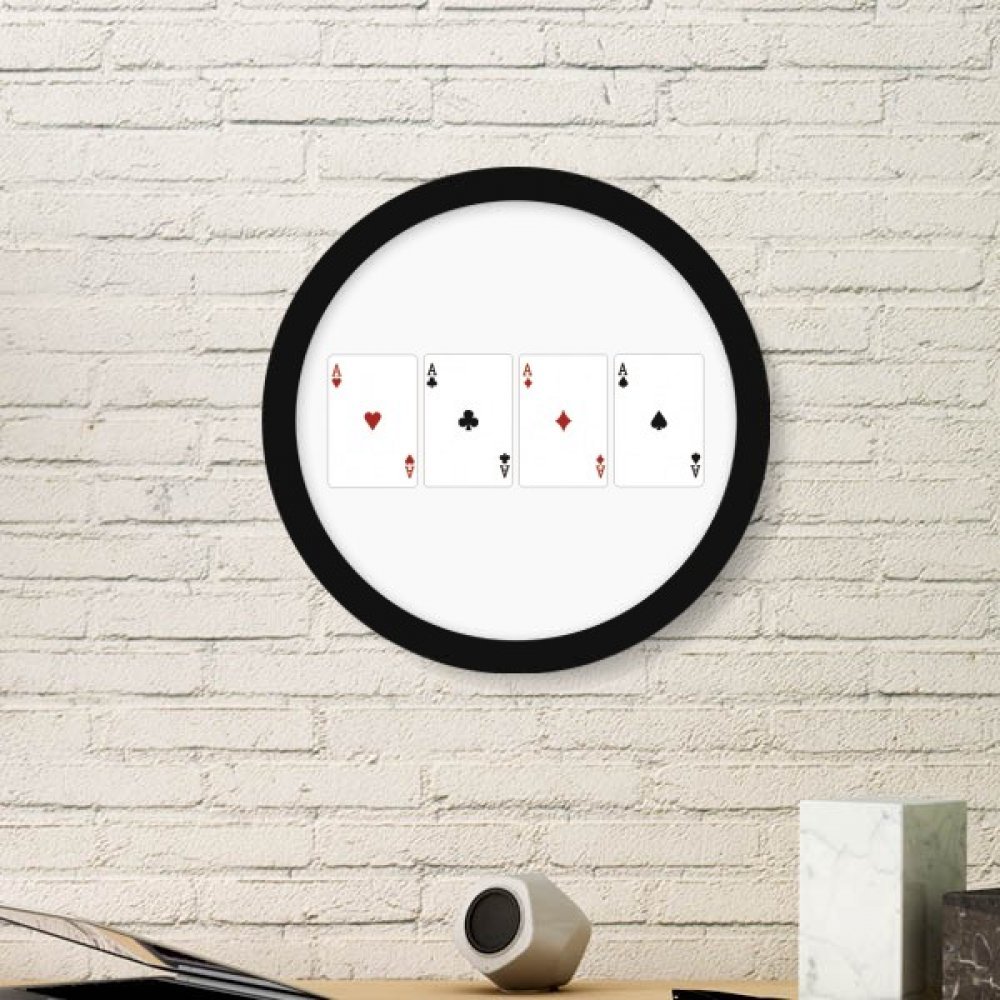 Cadre photo rond en bois noir pour habiller un mur vide avec un motif artistique as de pique