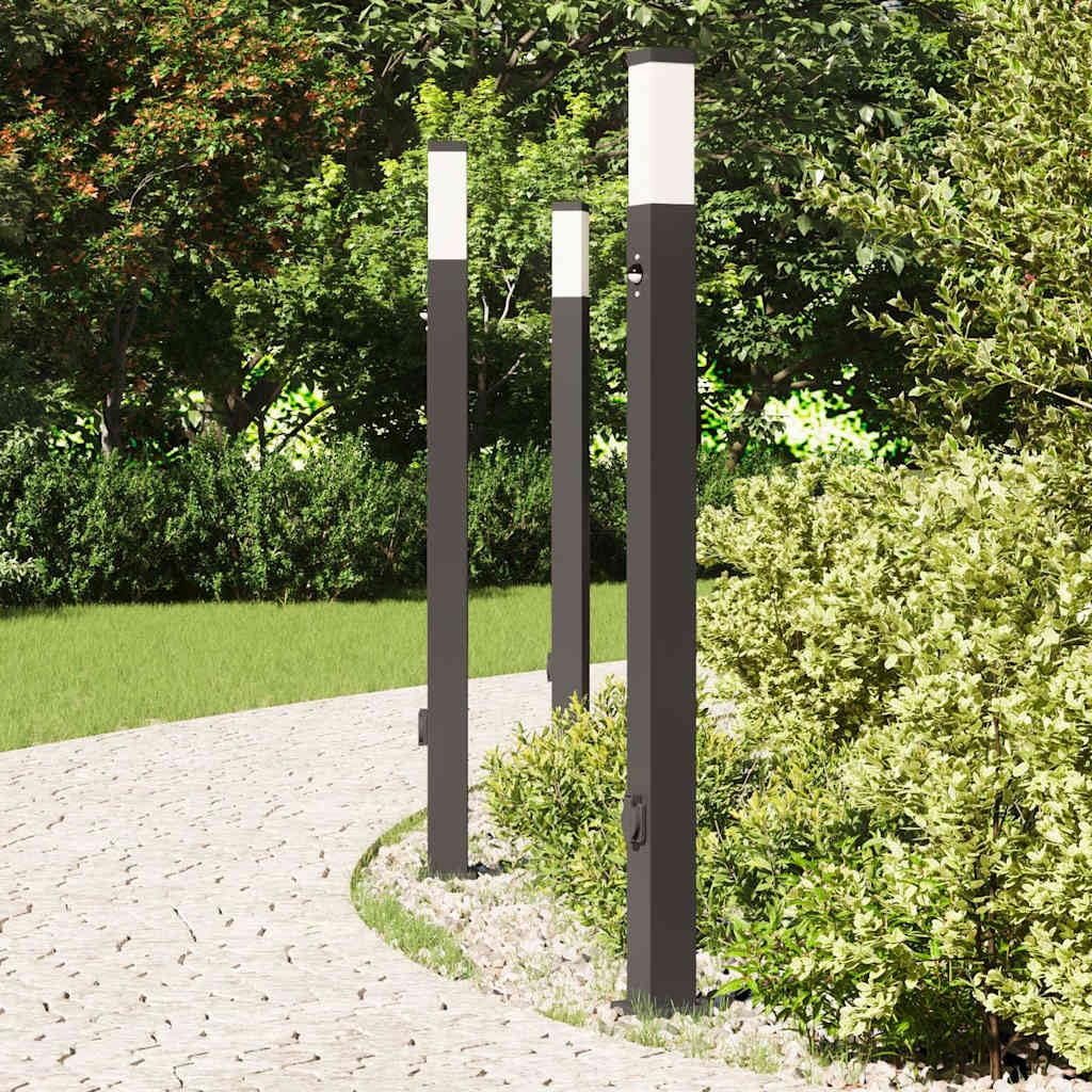 Pollerleuchten aus Edelstahl Schwarz mit PIR-Bewegungsmelder und integrierter Steckdose 110 cm Höhe 3 Stück IP44 für Garten Terrasse Außenbereich Beleuchtung und Sicherheit