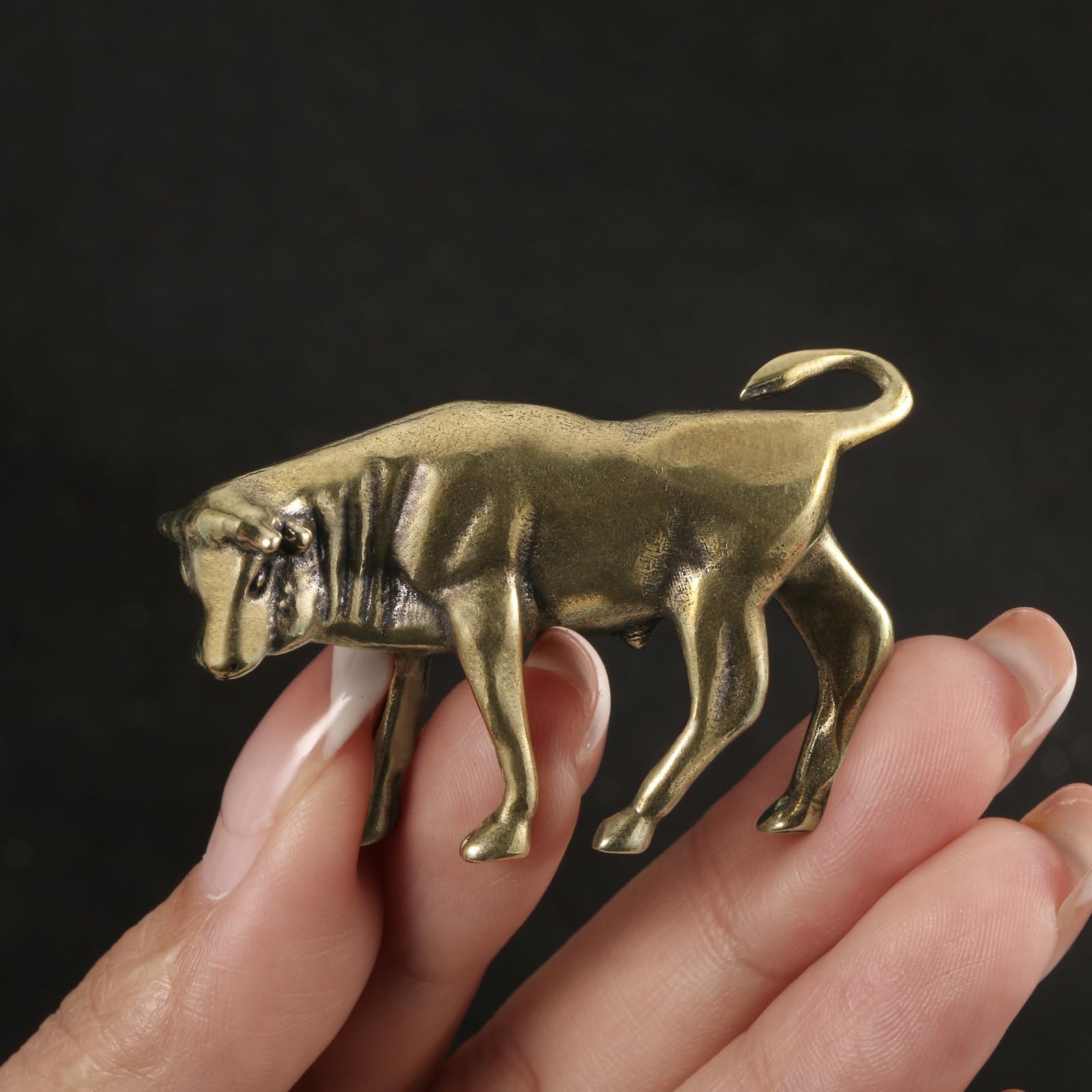 NBKLSWSUI Handmade Bronze Copper Ox Ornament Sculpture Figurine Sculture For Living Room Home Office Desk Bedroom Unique New Homeowners Feng Shui Sculptural