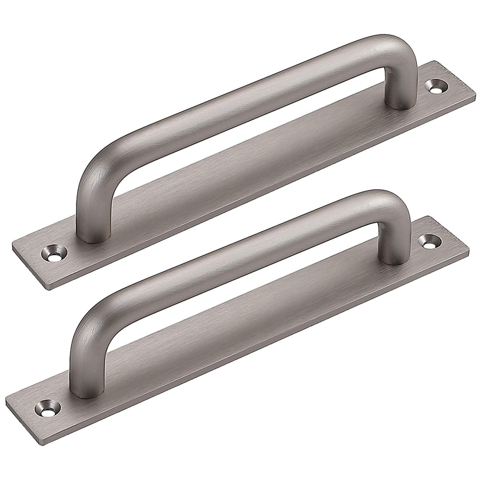 Poignée de porte de cuisine et meuble gris pour optimiser vos espaces de rangement