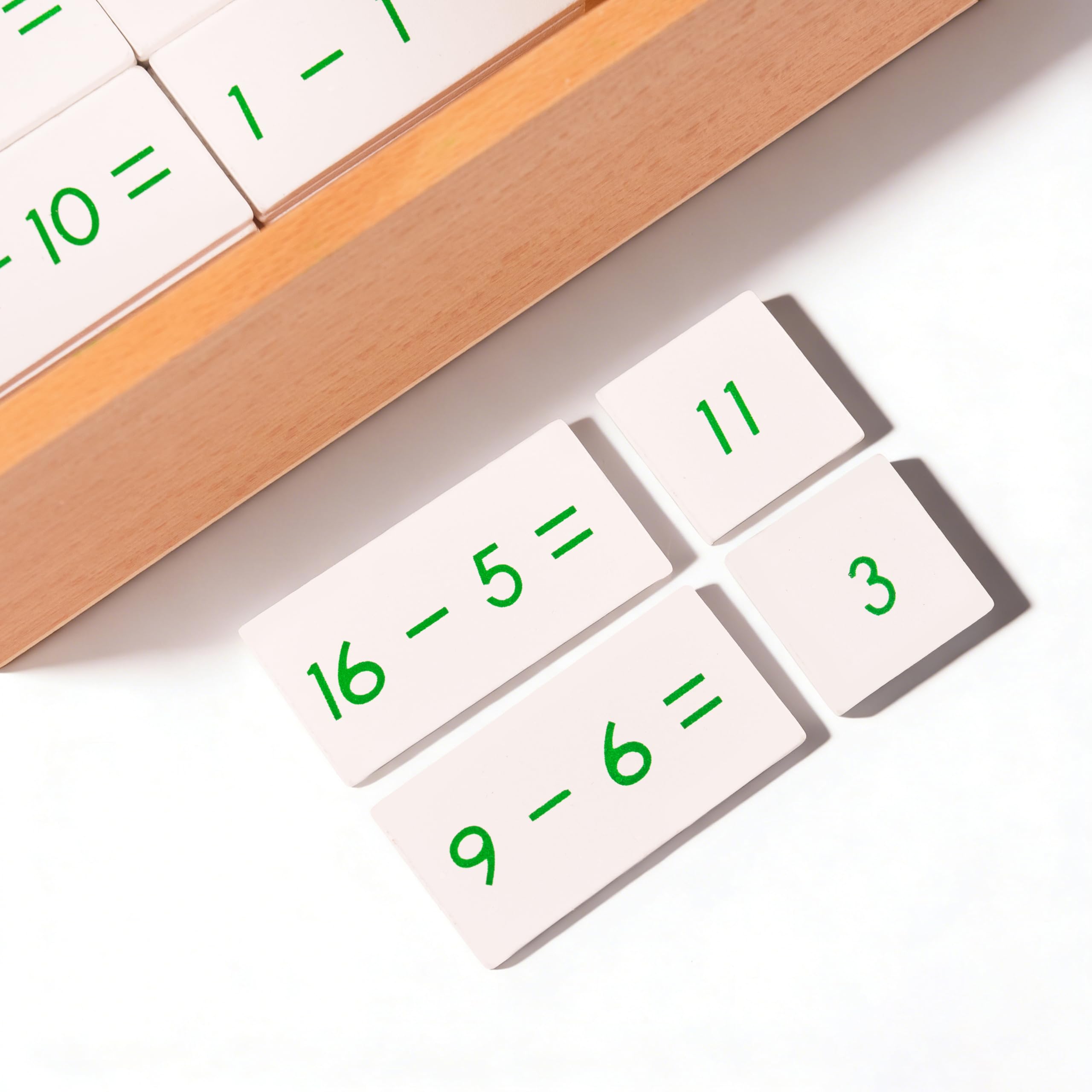 Montessori materiały matematyczne – drewniana zabawka edukacyjna do liczb i liczb, przedszkola i szkoły podstawowej, domowej i sali lekcyjnej od 3 lat (Montessori odejmowanie zadań)