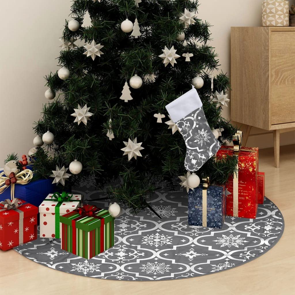 Couverture de sapin de Noël de luxe grise 90 cm en tissu avec motif neige et chaussette, couverture de sapin ronde pour salon, tapis de sapin et protection de sol, jupe d'arbre pour