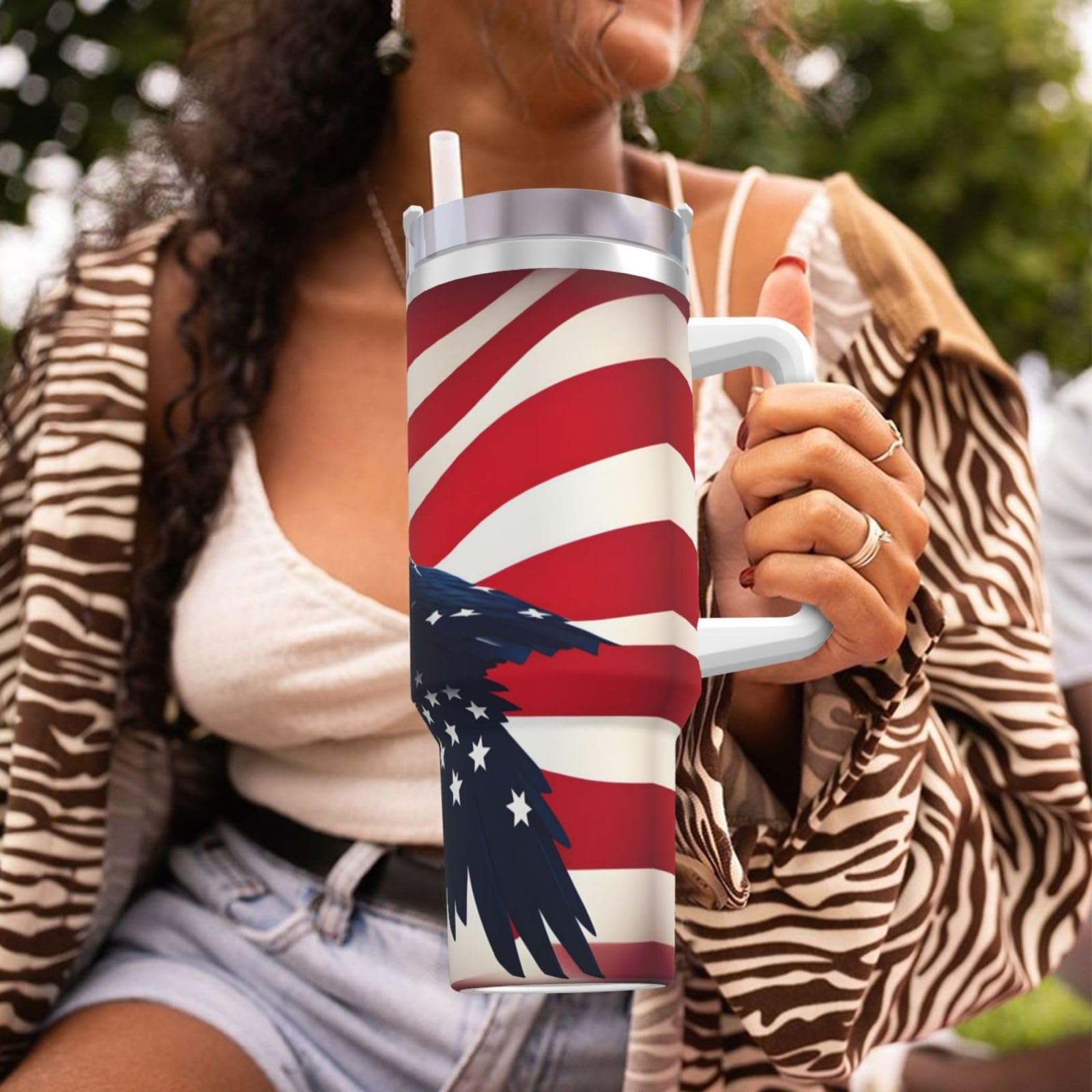 Trinkflasche mit amerikanischer Flagge, Edelstahl, doppelwandig, isoliert, mit Griff und Strohhalm-Deckel, 1,2 l