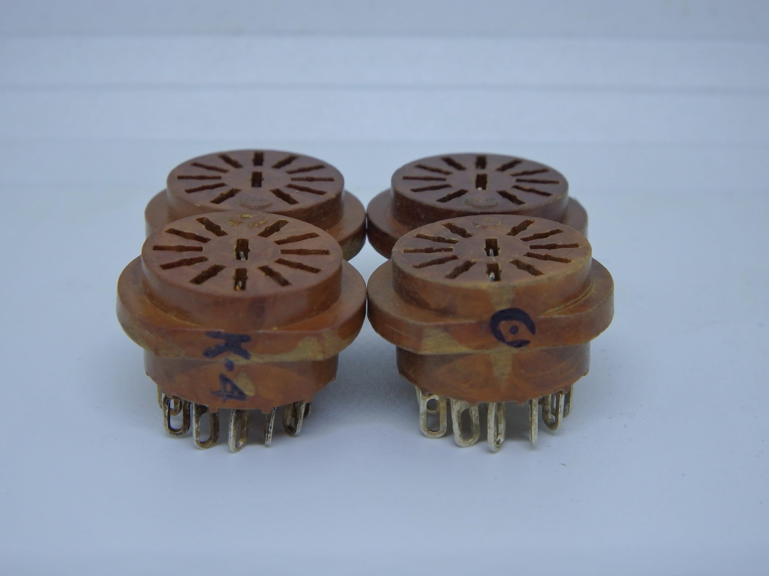 Amazon | ロシア製ニキシー管 IN-2(IN2)用ソケット (4個セット) | ノー Amazon | ロシア製ニキシー管 IN-2(IN2)用ソケット (4個セット) | ノー