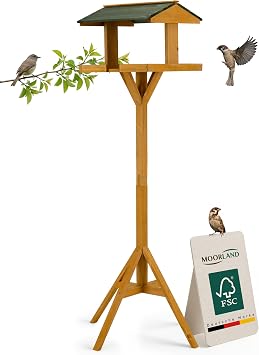 Moorland Vogelhaus mit Ständer Wetterfest – Großes Offenes Vogelfutterhaus aus Tannenholz 116cm hoch – Hellbraun mit grünem Holzdach – Futterhäuschen als Bausatz für Garten & Terrasse – VH5