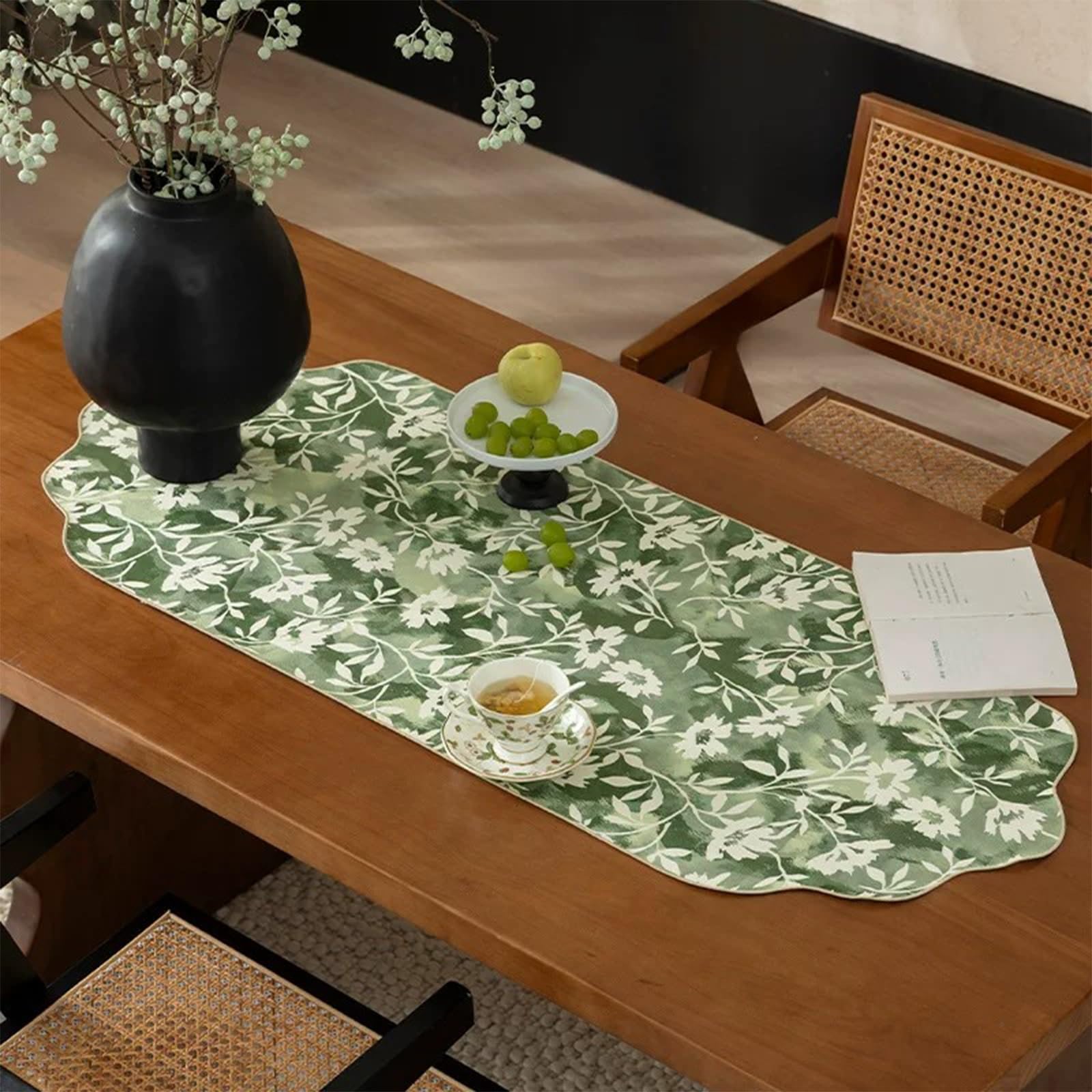 Green Floral Table Runner,Vintage-print Table Runner,Scalloped Wavy Edges,Suitable for Dining Tables, Coffee Tables, and Country-style Home Decor(L150cm/59.1in)