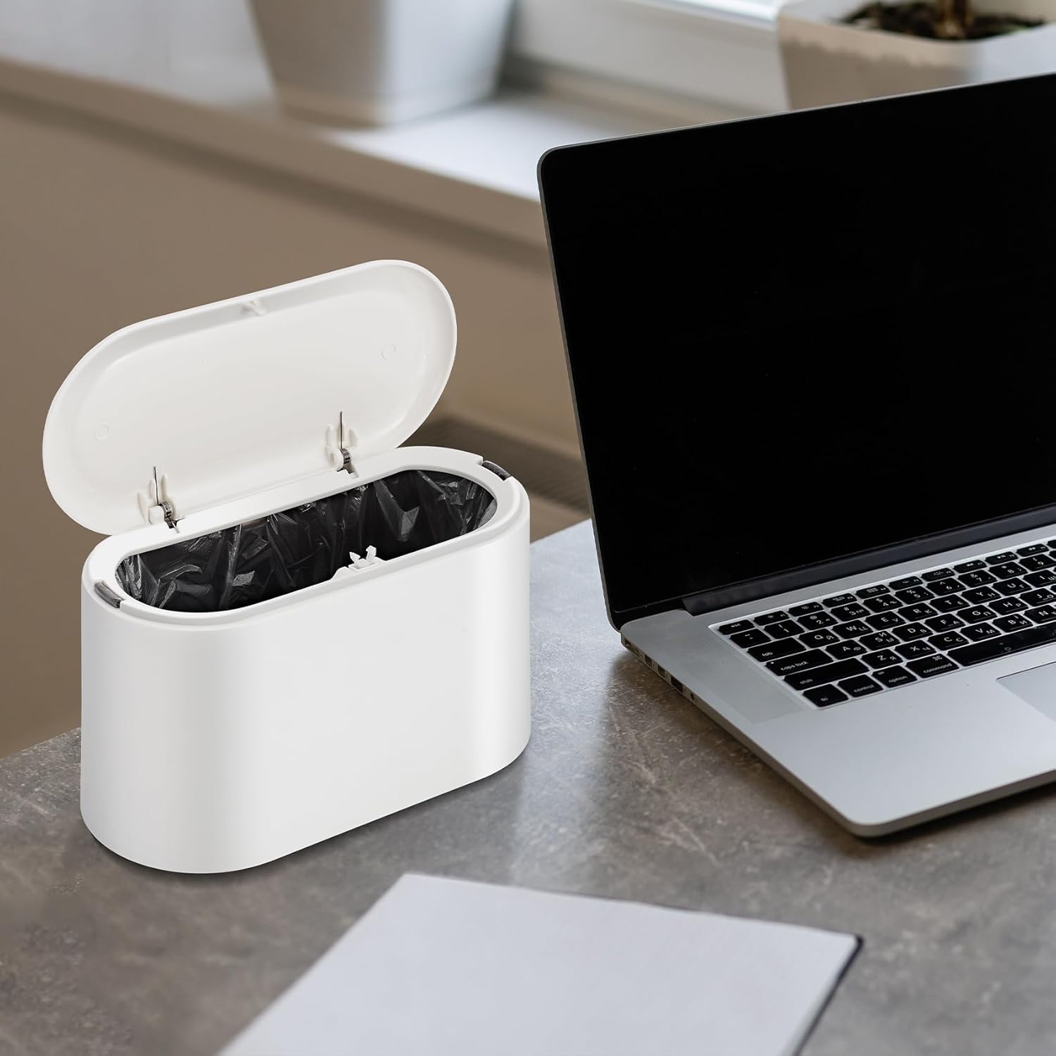 ZHOUWHJJ Mini Plastic Trash Can with Lid,Small Desk Countertop Mini Garbage Cans,Tiny Waste Basket,White,Free 3 roll Bags