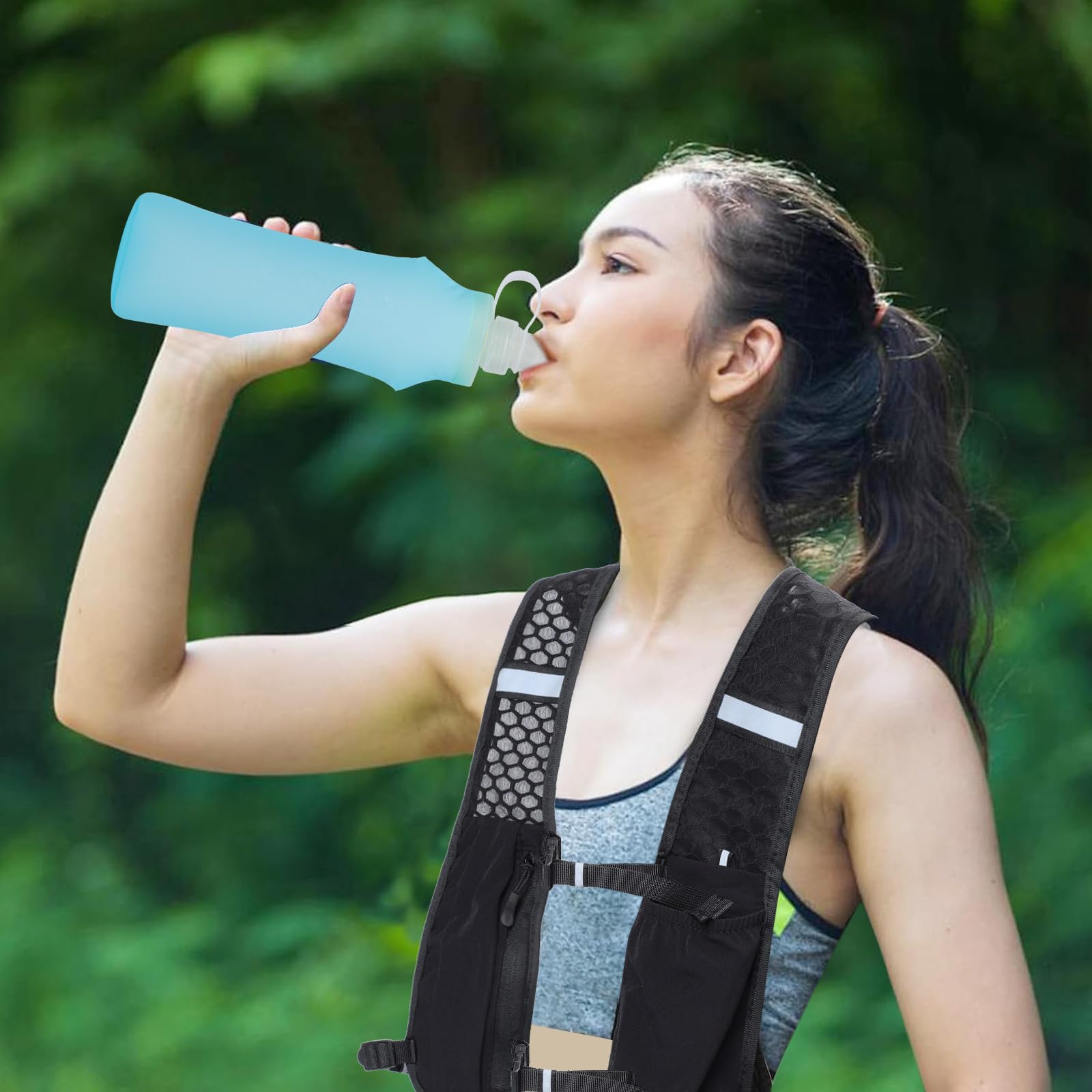 Damen und Herren Laufweste mit 500ml Wasserflasche, Verstellbarer Reflektierender Trinkrucksack Weste, Ultraleicht Laufweste Rucksack für Radfahren, Trails, Marathons, Läufe