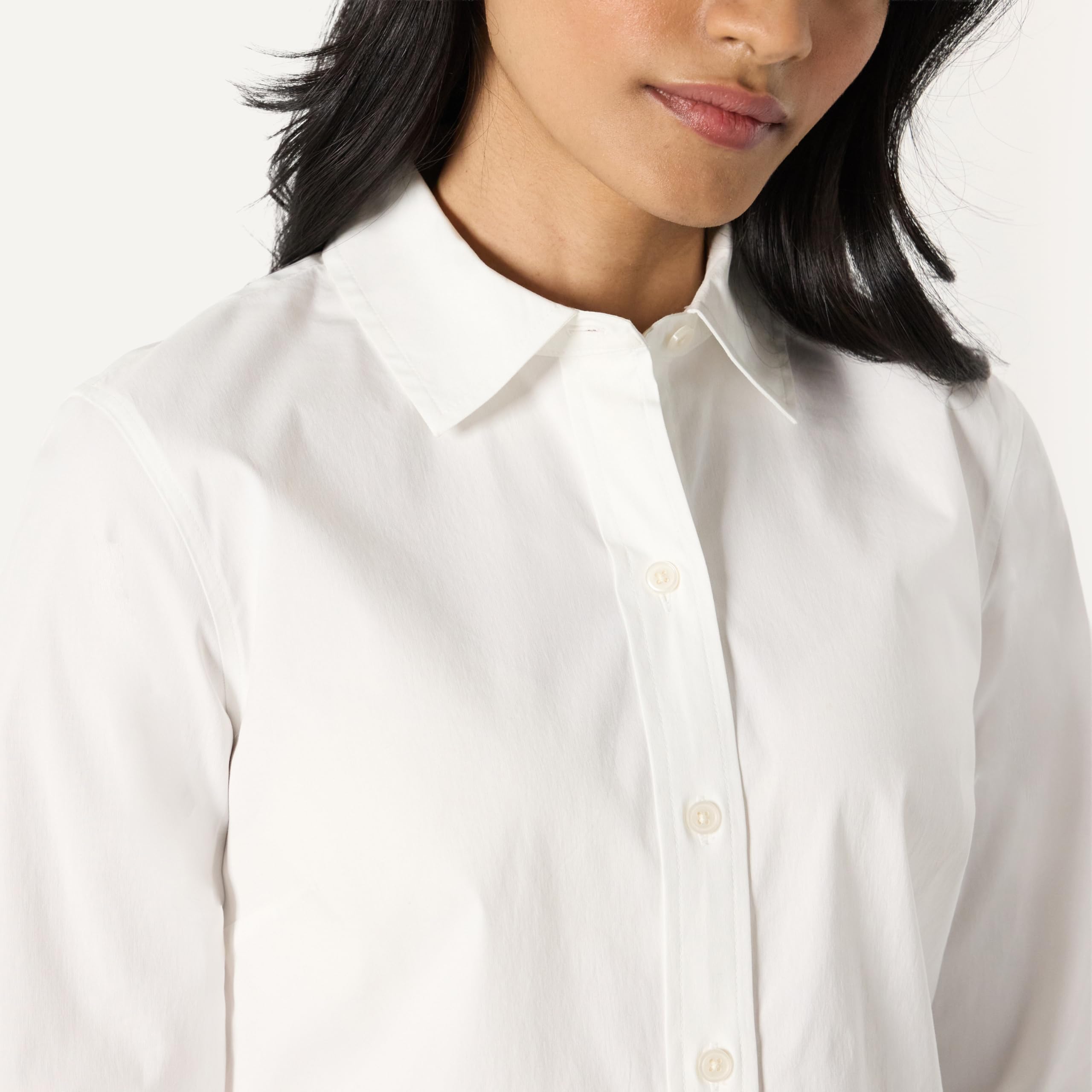 Amazon Essentials Chemise Habillée et Boutonnée en Popeline Extensible Femme