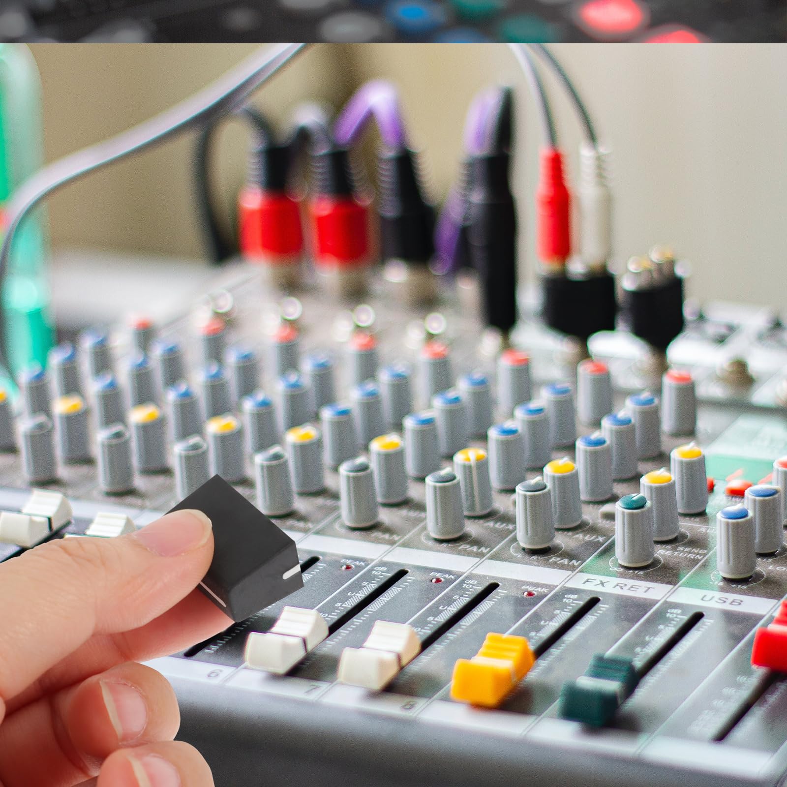 VICASKY 5 Pièces Capuchon du Fader du Mixeur Bouton du Potentiomètre Remplacement du Curseur du Fader Boutons De Fader Curseur Curseur Accessoires De Mélangeur Mixer Caoutchouc Diaporama