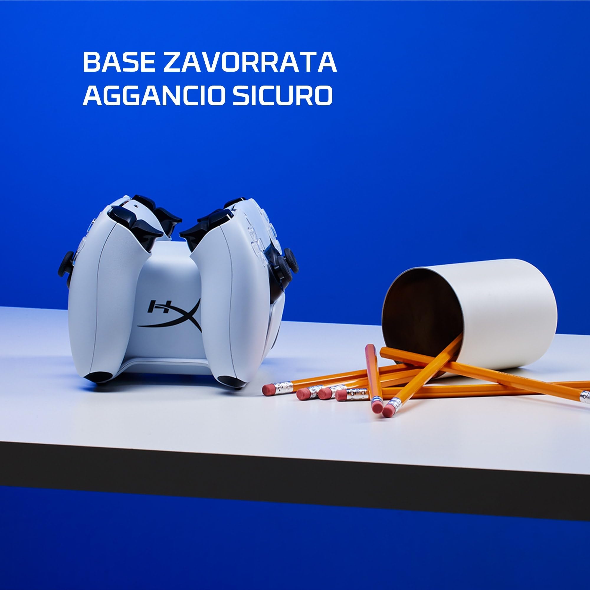 HyperX ChargePlay Duo, Stazione di ricarica simultanea per 2 controller Playstation 5 DualSense senza filo, Base appesantita e stabile, Spina alimentazione inglese (UK), Playstation 5, Bianco