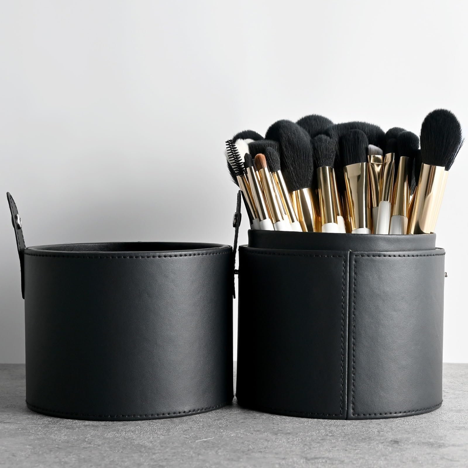 Reise Makeup Pinsel Set - 32er Premium Synthetik Pinselset mit Halter für Lidschatten,Foundation,Puder und Rouge für unterwegs