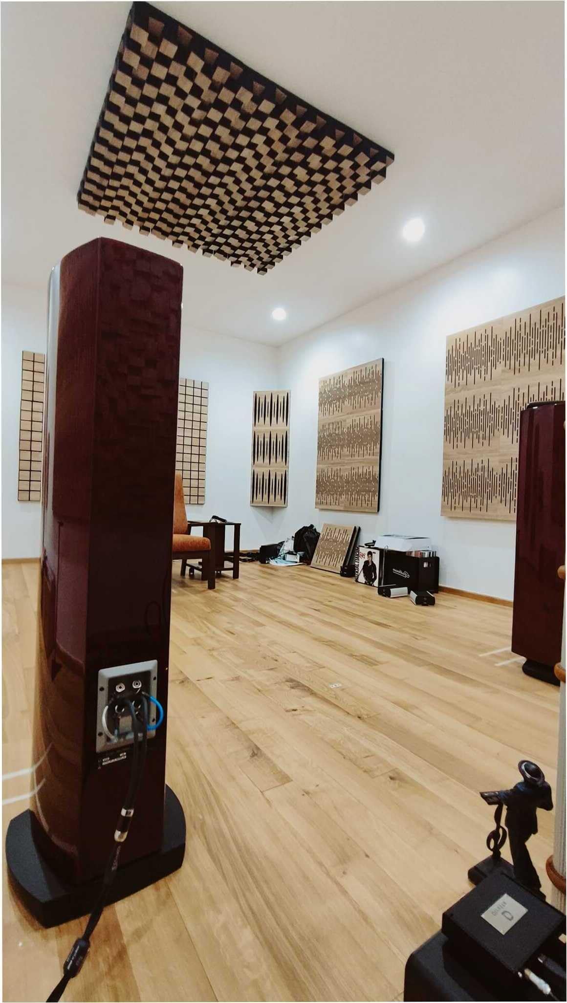 Set di 2 diffusori acustici | Diffusione e assorbimento sonora 2D | 50x50 cm | Pannelli artistici da parete | Controllo del rumore e riduzione dell'eco | [SIRIUS (150mm) | Wengé]