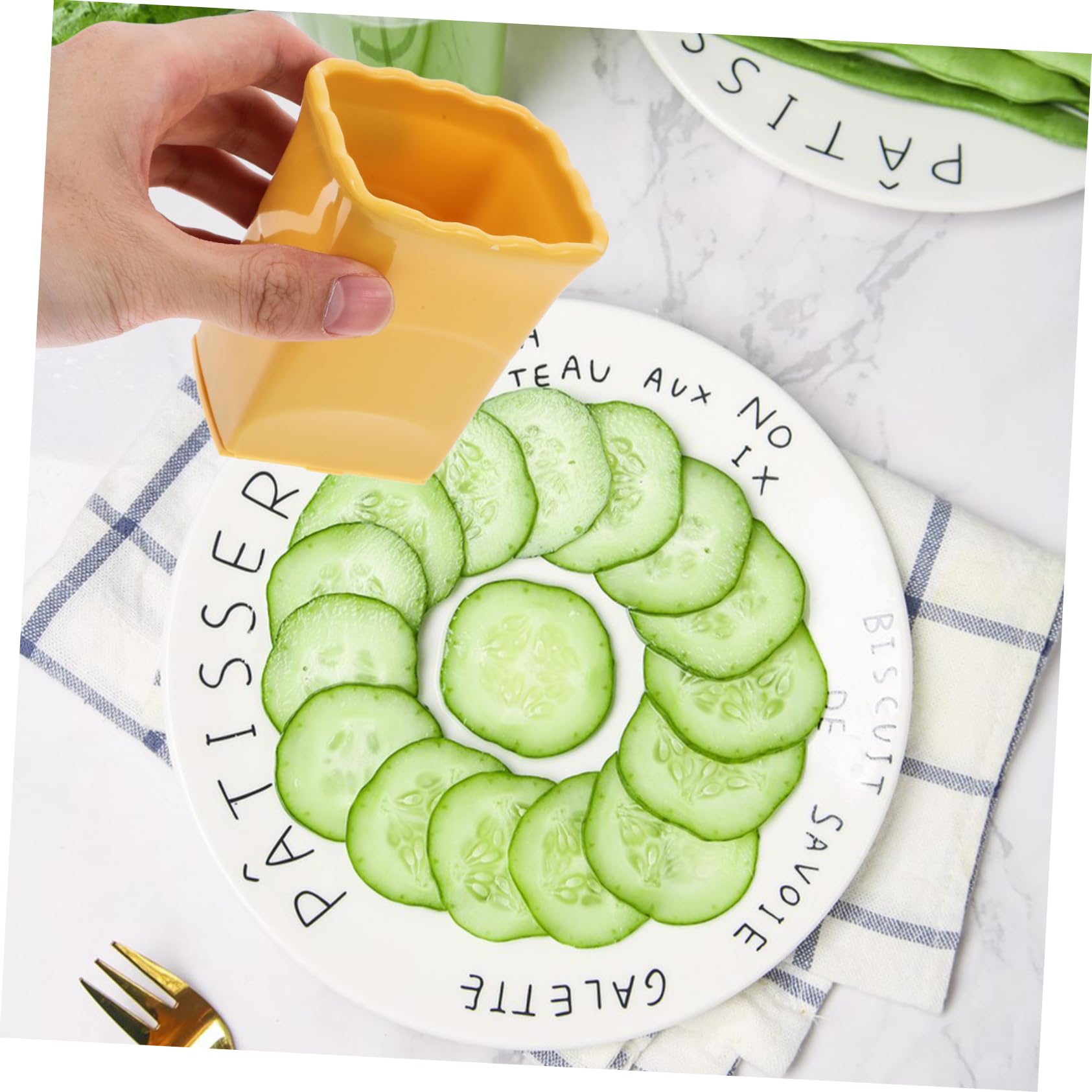 DECHOUS 1Set Fruit Slicer with Stainless Steel Blades Efficient and Fruit Cutter Kitchen Tool for Preparation with Brushes