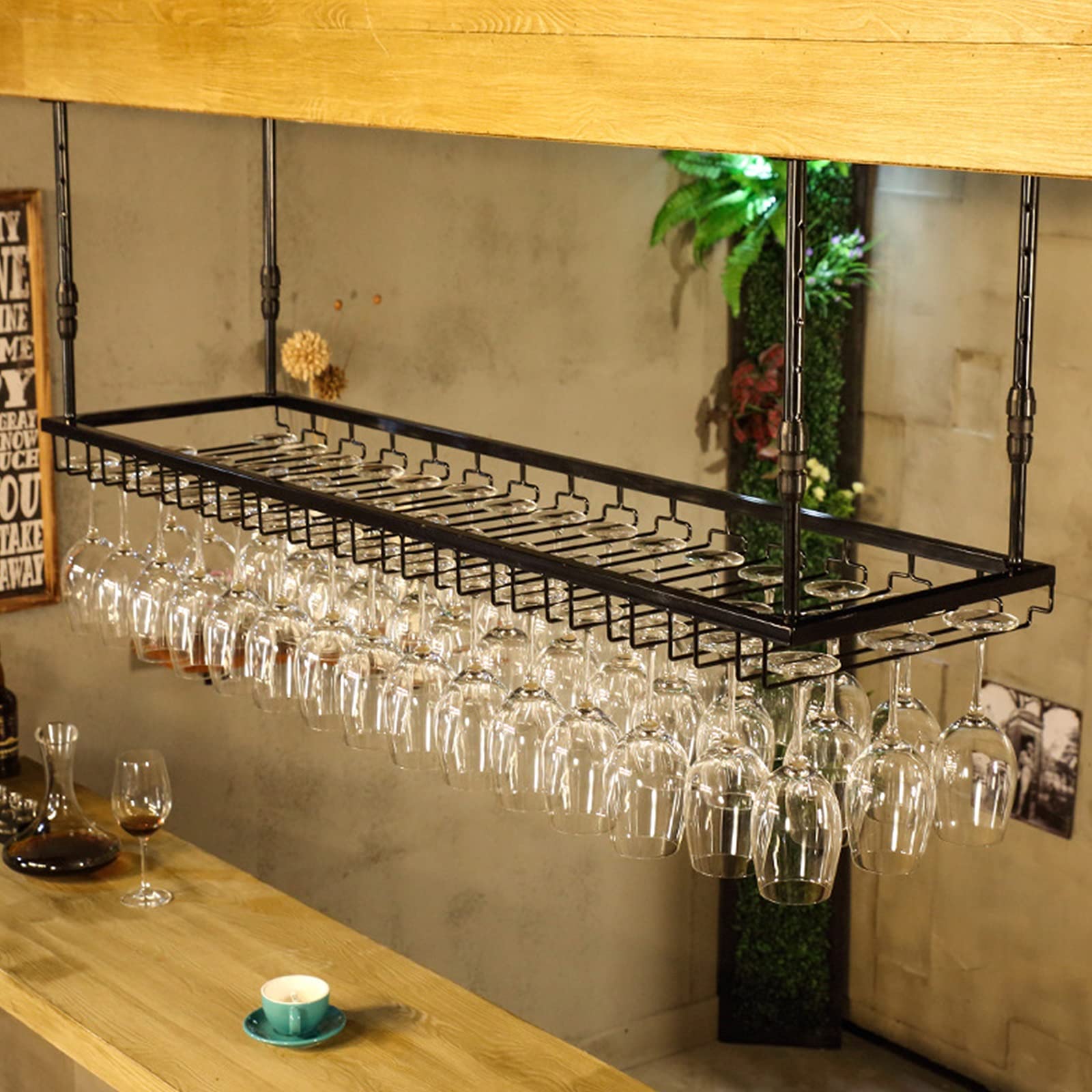 Porte-bouteilles de plafond en métal loft pour protéger vos verres et libérer vos comptoirs