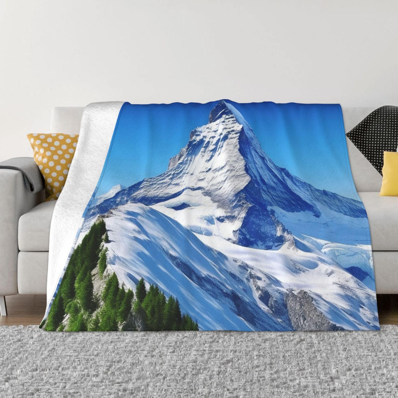 Couverture douce de canapé motif montagne pour vos soirées d'hiver