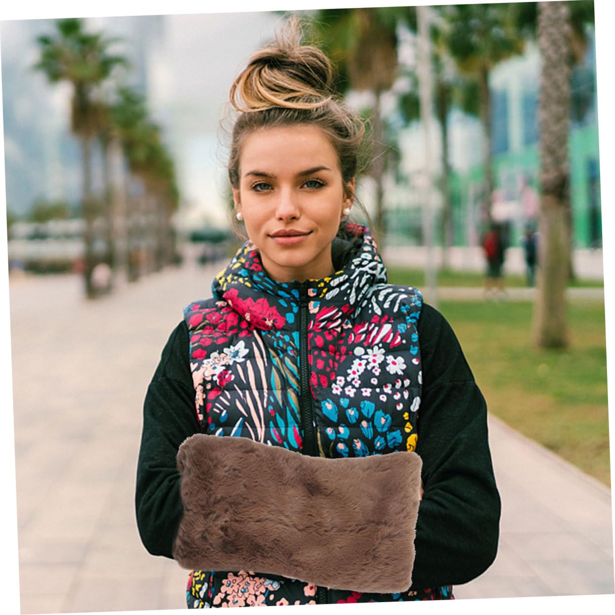 Calentador de Manos de Piel Sintética 2 Piezas para Invierno | Diseño Tubular Grueso, Color Marrón Claro, Portátil para Actividades al Aire Libre y Esquí