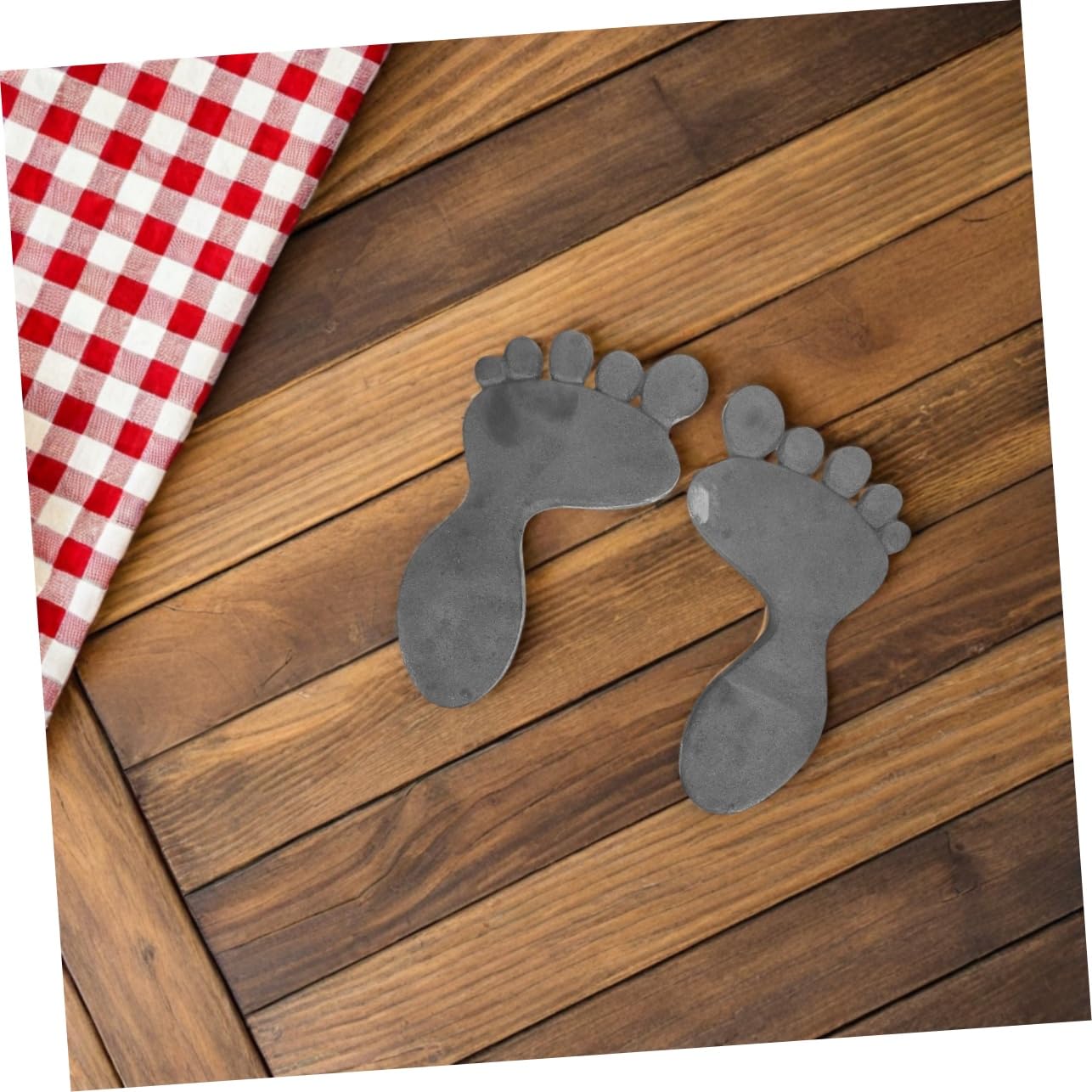 Yardwe 1Pair Cast Iron Footprint Stepping Stones Unique Garden Pathway Decor for Outdoor Walkway for Lawn Landscaping Easy Installation Low Maintenance