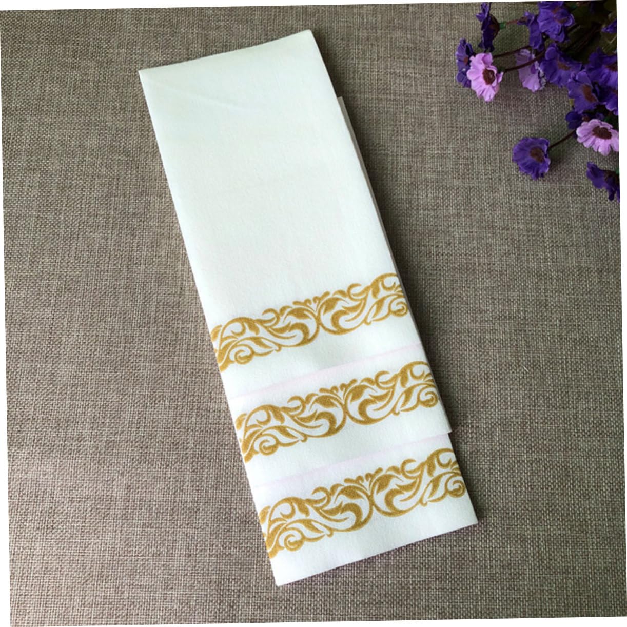 Tovaglioli Usa e Getta 50 Pezzi in Carta Bianca per Feste | Formato 40x30 Cm, Piega a 6 Strati, Stile Chic ed Elegante, per Banchetti e Intrattenimento Quotidiano