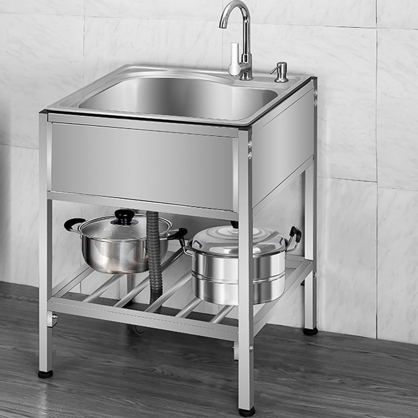 Evier inox professionnel contre le manque d'espace et la rouille dans les cantines