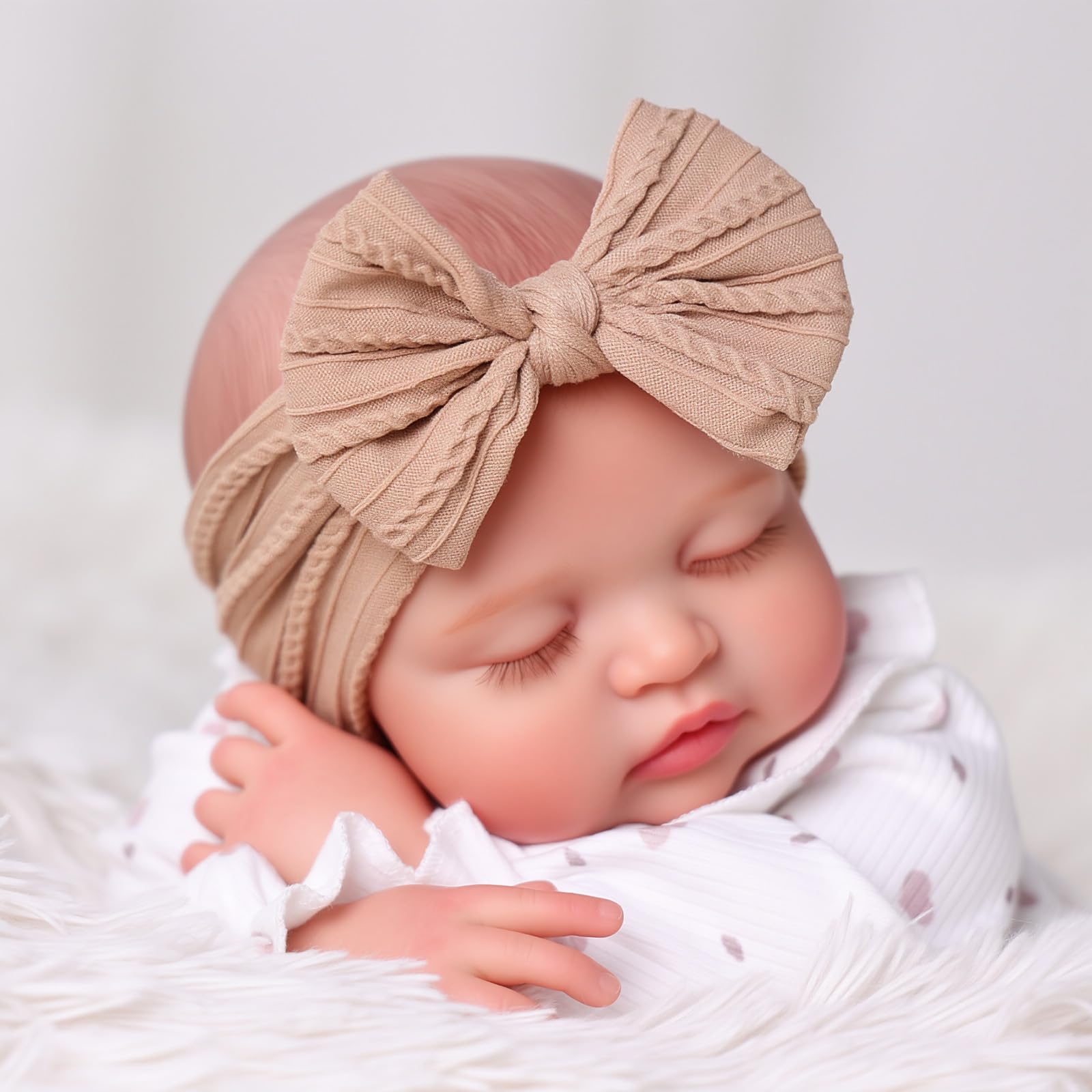 BABESIDE Reborn Baby Puppe, Realistische Babypuppe mit Stoffkörper | Baby Puppe, Geschlossene Augen, Bewegliche Glieder, Anzieh- und Pflegespiel, Geschenk für Kinder ab 3 Jahren