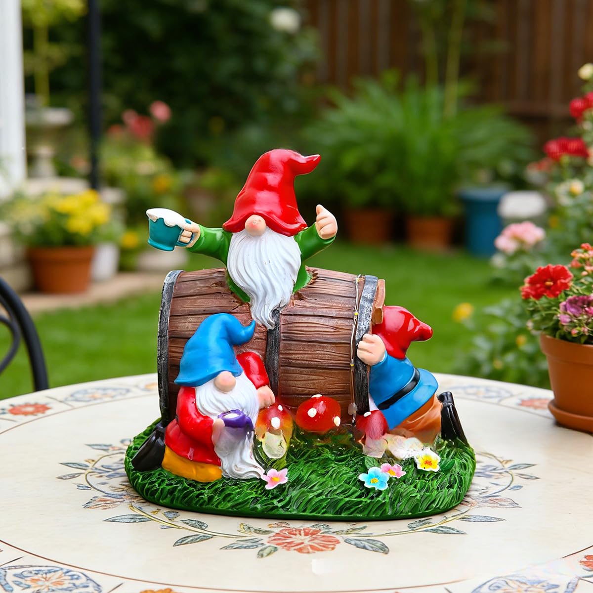 Decorazione alimentata solare della resina della statua del giardino del | Resina resistente alle intemperie, LED gialli caldi, durata 6-12 ore, design umoristico ubriaco, ideale per patio e feste
