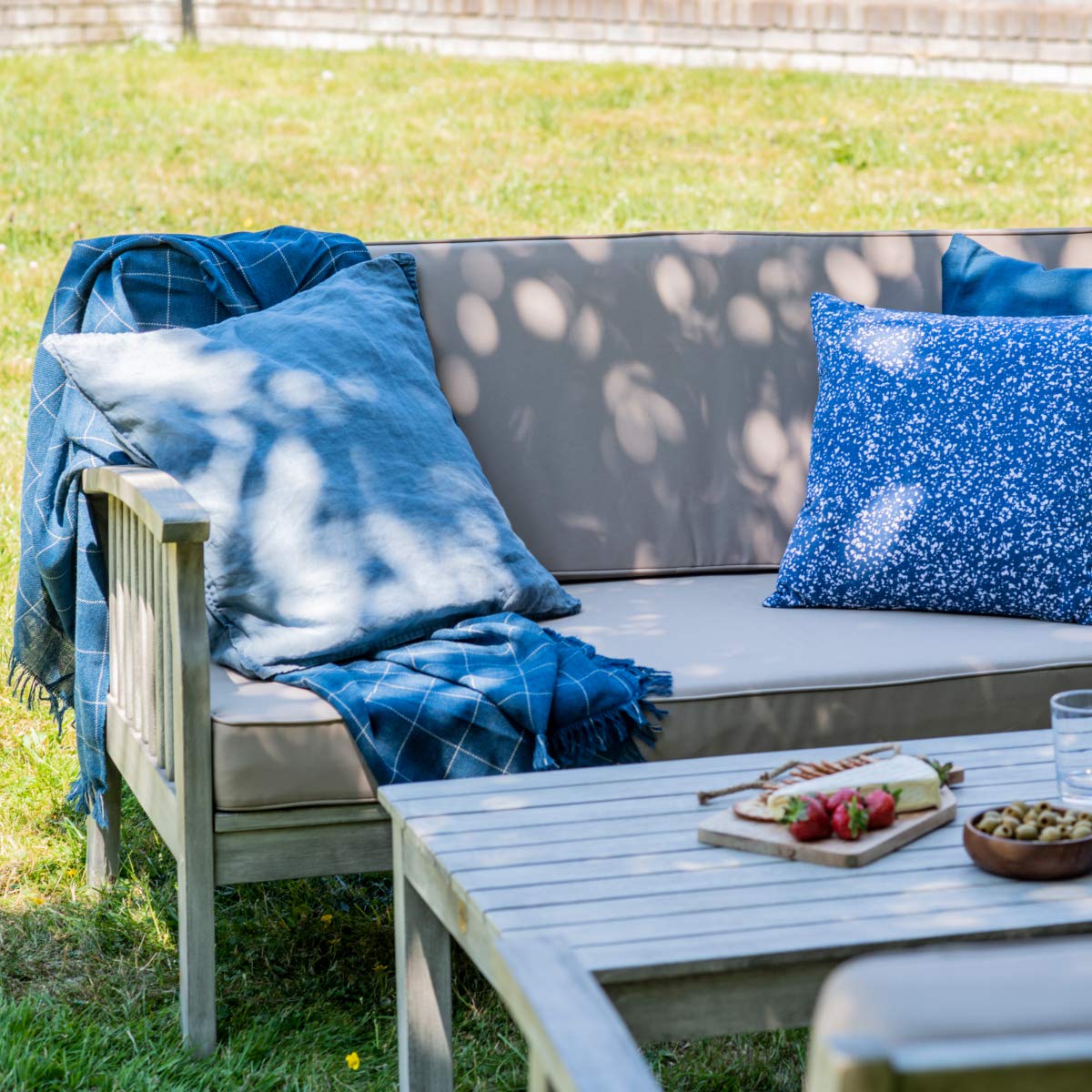 Gardenesque Patio Garden Furniture Set Grey Wooden Garden Set Table