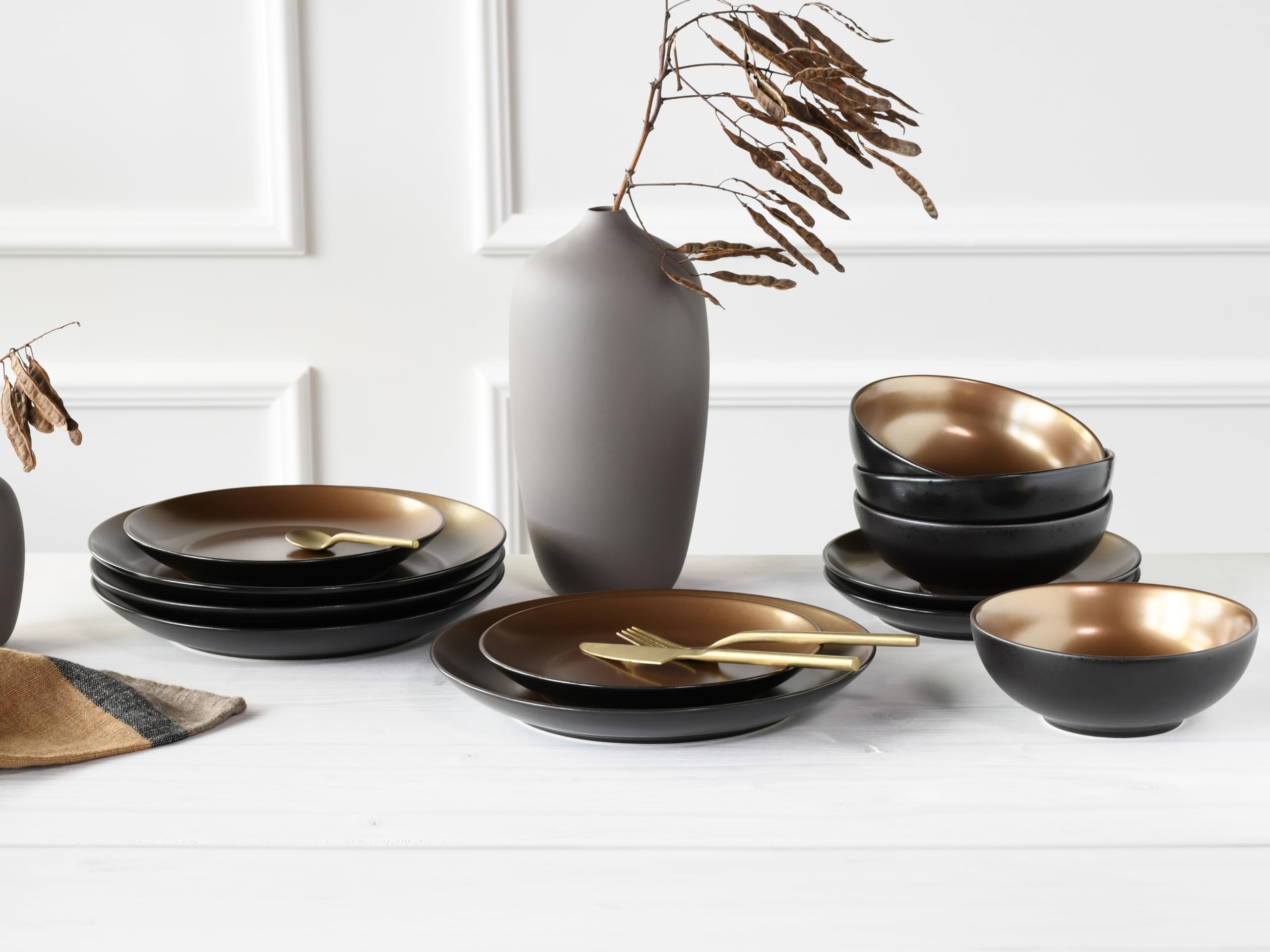 CreaTable, 23588, serie Mandala Gold - zwart, 12-delige serviesset, bordenset van aardewerk, vaatwasser- en magnetronbestendig, kwaliteitsproductie